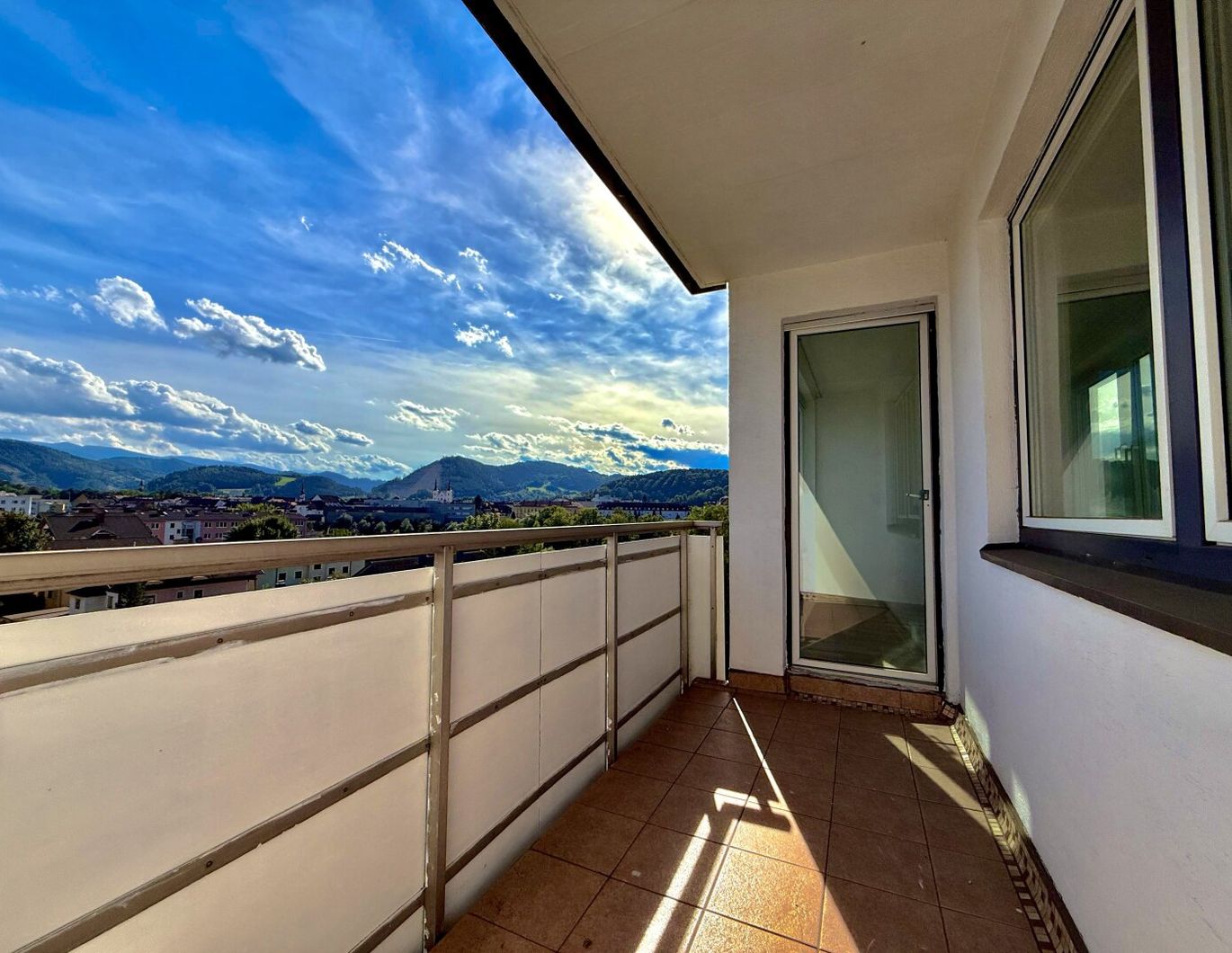 2x LOGGIEN I PROVISIONSFREI I 5 ZIMMER I FAMILIENWOHNUNG I LIFT I SEPARATE KÜCHE I TRAUMHAFTER AUSBLICK I LEOBEN I AB SOFORT I PROJEKT WOHNEN I