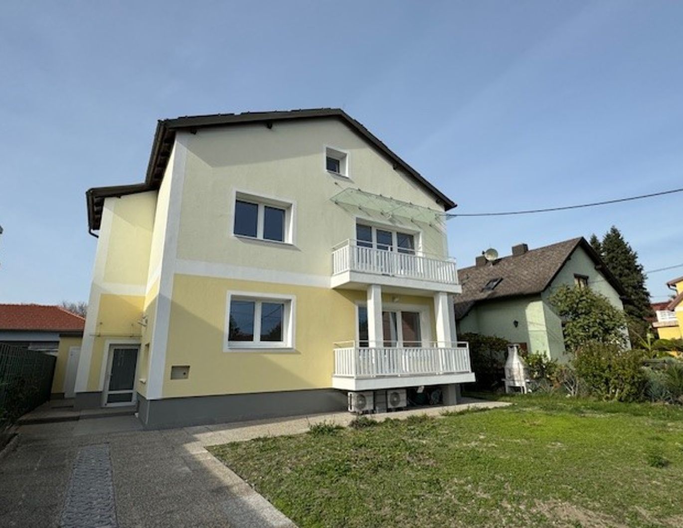 SCHÖNE 3 Zimmerwohnung 82 m² mit Balkon, Garten, Keller und Garage in Traiskirchen!