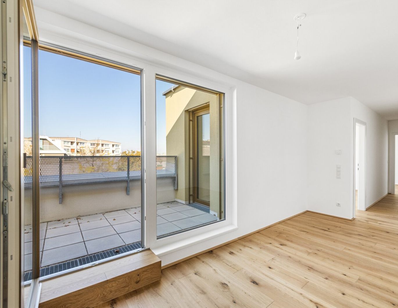 PROVISIONSFREI! 3-Zimmer-Dachgeschoß mit urbanem Fernblick und Terrasse