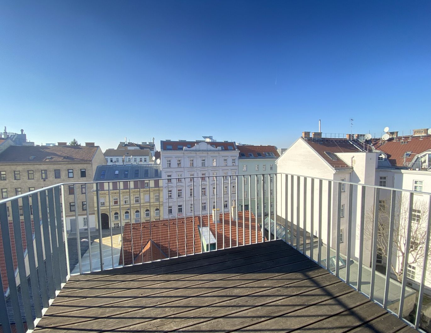 Lichtdurchflutete 4-Zimmer-Dachgeschoss-Maisonette mit Fernblick und Terrasse - Wohnen über den Dächern Wiens - zu kaufen in 1100 Wien