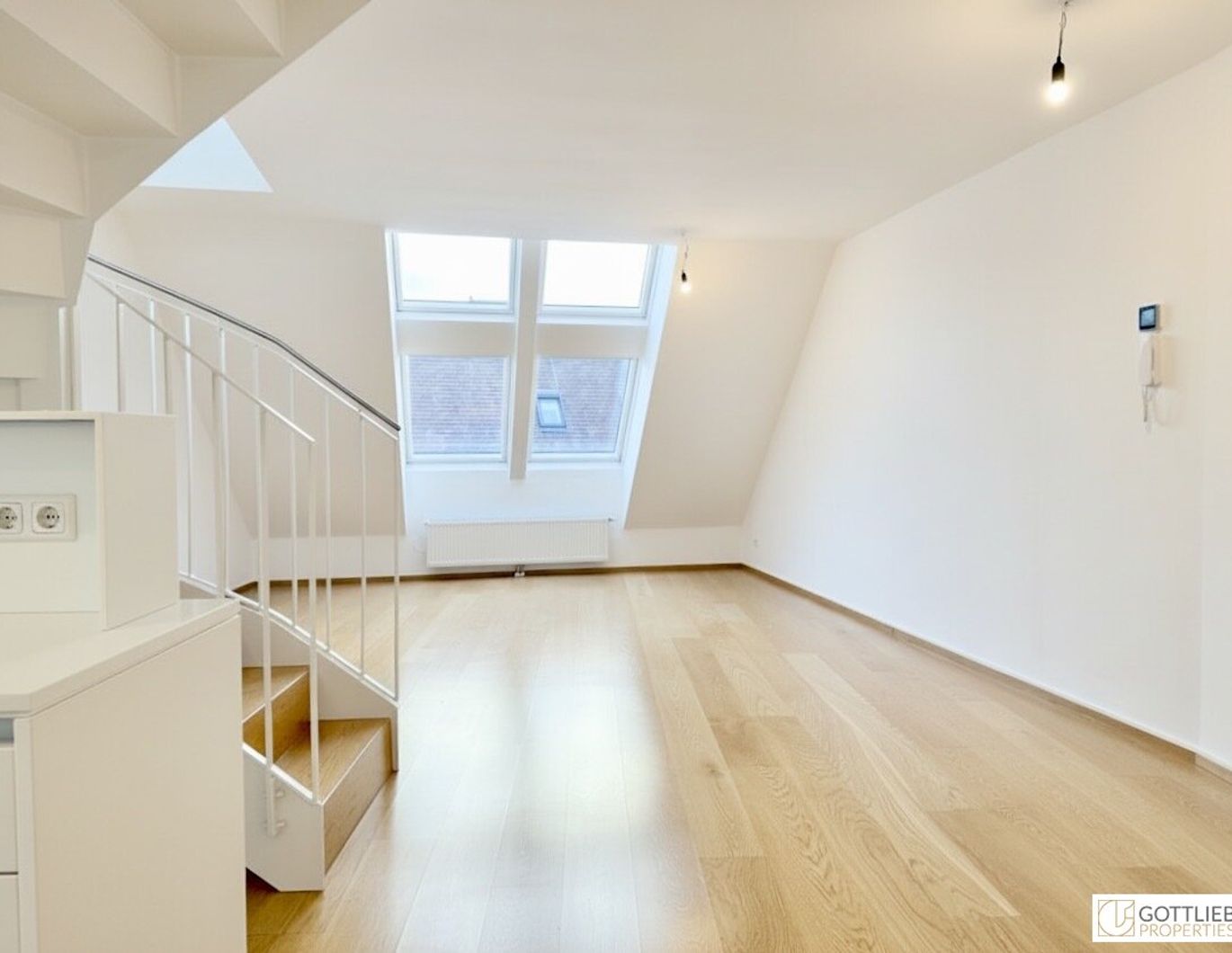 Perfekt für Expats! Unbefristetes 2-Zimmer-Penthouse mit Panorama-Terrasse und Klimatisierung