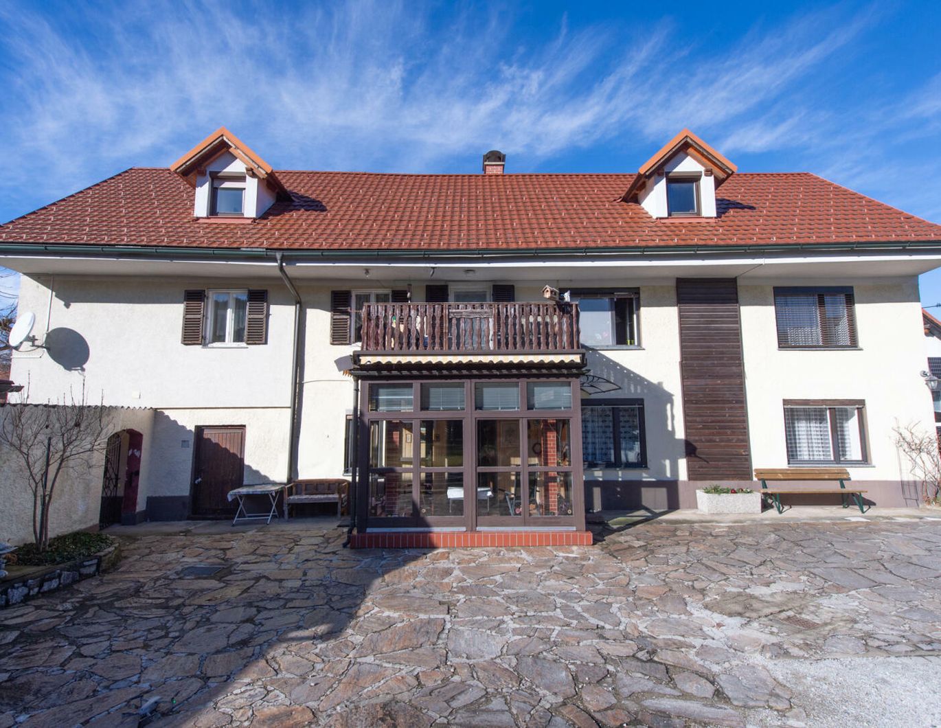 Großzügiges Einfamilienhaus mit viel Platz, hohem Potenzial und hoher Bebauungsdichte - Ideal für Familien oder Investoren