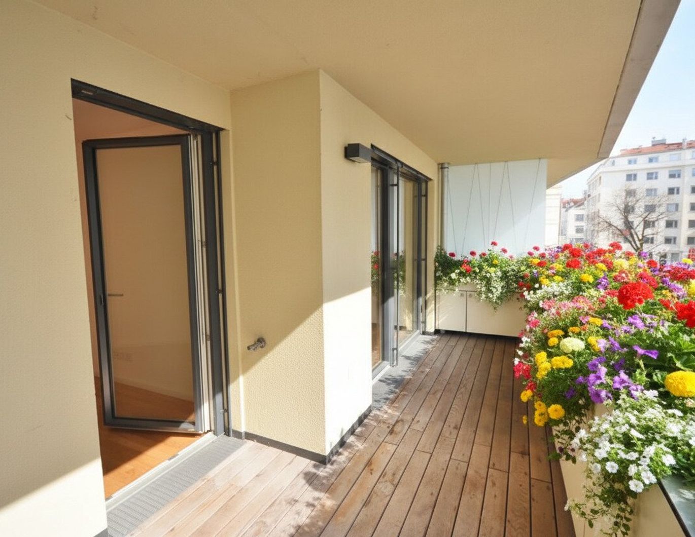 Moderne 2-Zimmer-Wohnung mit Loggia in Augartennähe