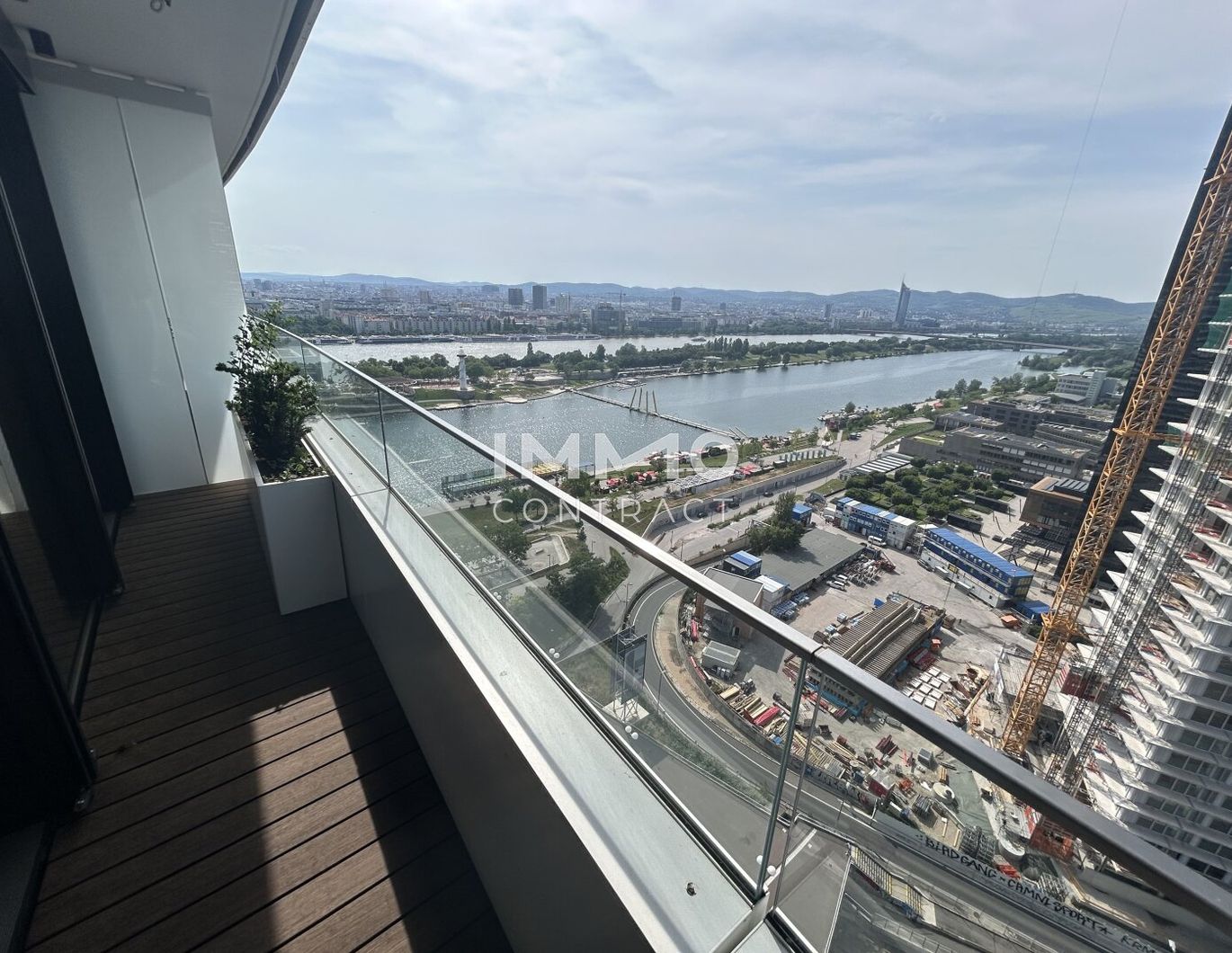 Leben im Hochhaus mit allem was das Herz begehrt! 2 Zimmer Erstbezug!