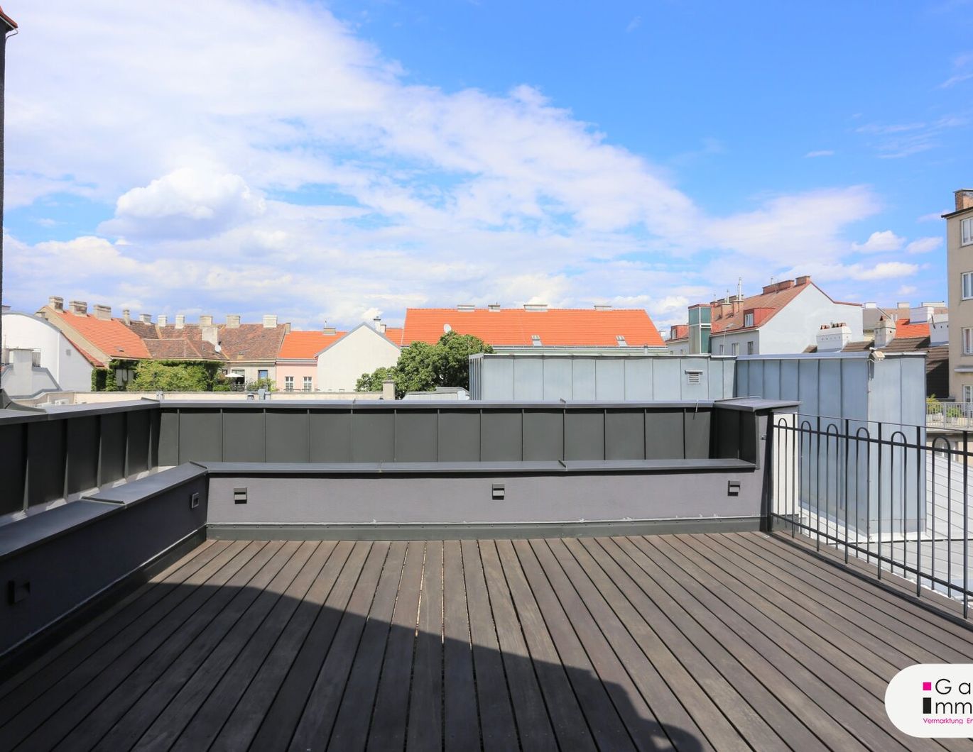 Erstbezug - Wunderschöne Dachgeschosswohnung - modernste Technik auf höchstem Niveau - Garage im Haus