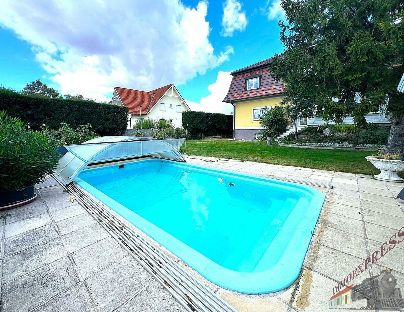 Familienjuwel mit Gartenparadies! Swimmingpool! Sauna! Ruhelage in Kapellerfeld!
