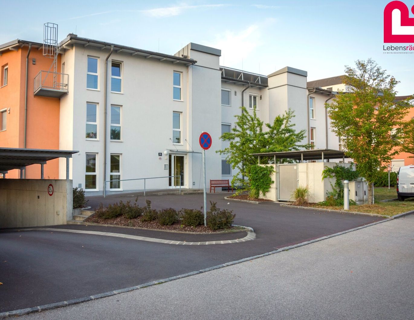 Neuwertige Wohnung mit Loggia und Tiefgarage