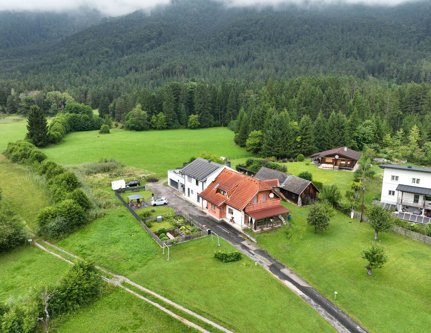 Naturerlebnis in Stadtnähe - 2 Wohnhäuser rd. 24.000m² Grund