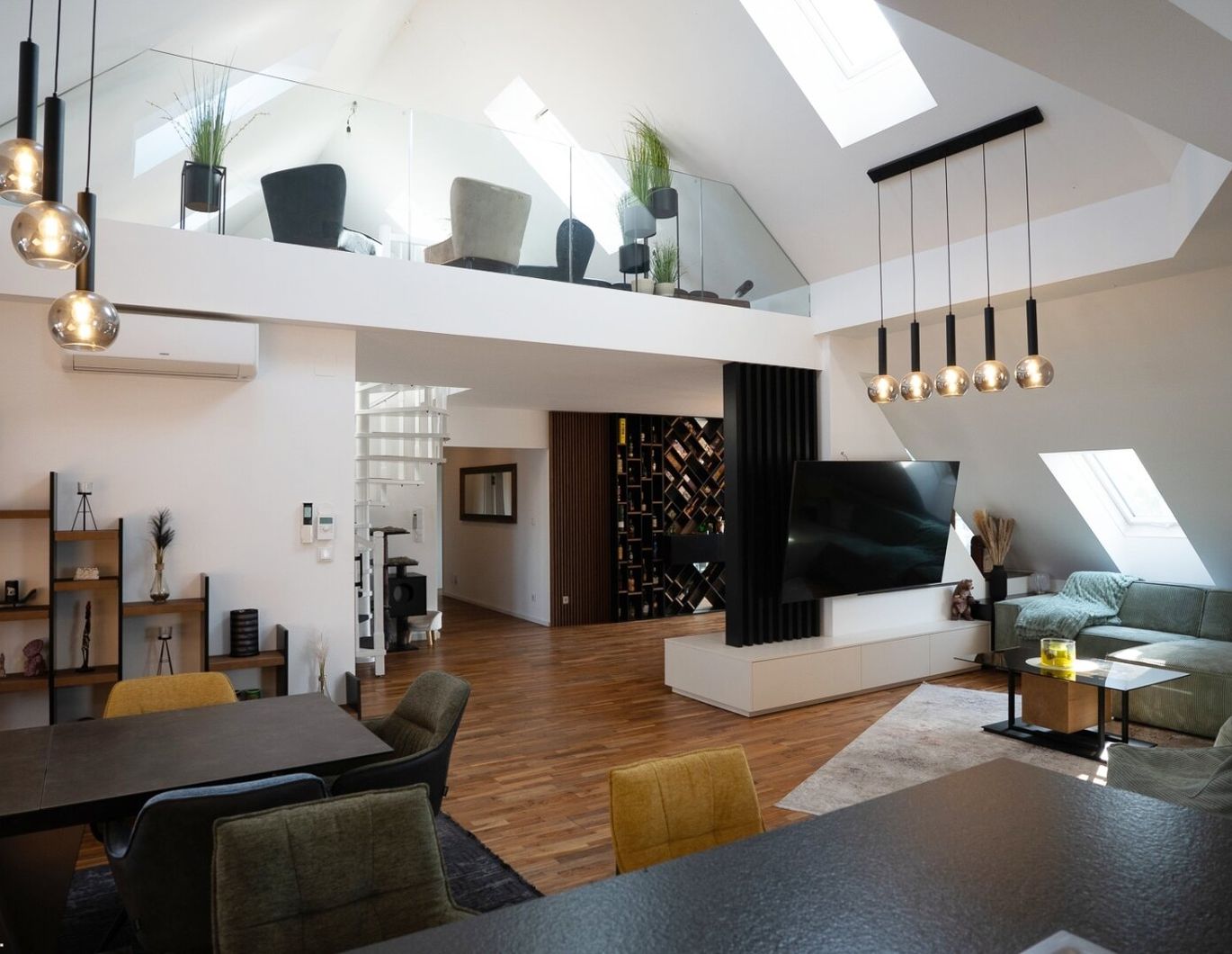 PENTHOUSE DER EXTRAKLASSE! 230m² Wohnluxus mit Galerie & Traumterrasse!