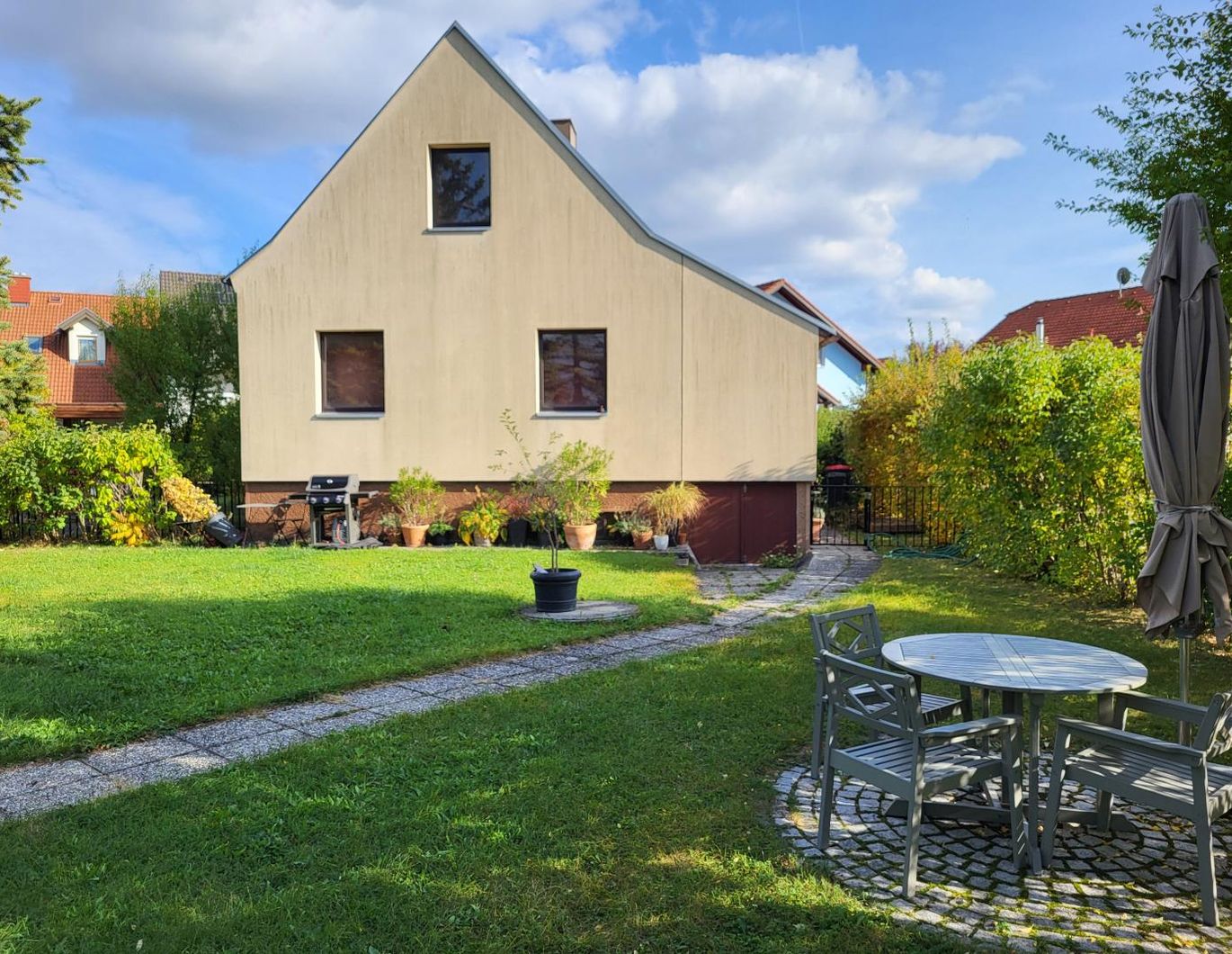 GEMÜTLICHES EINFAMILIENHAUS IN RUHIGER SIEDLUNGSLAGE