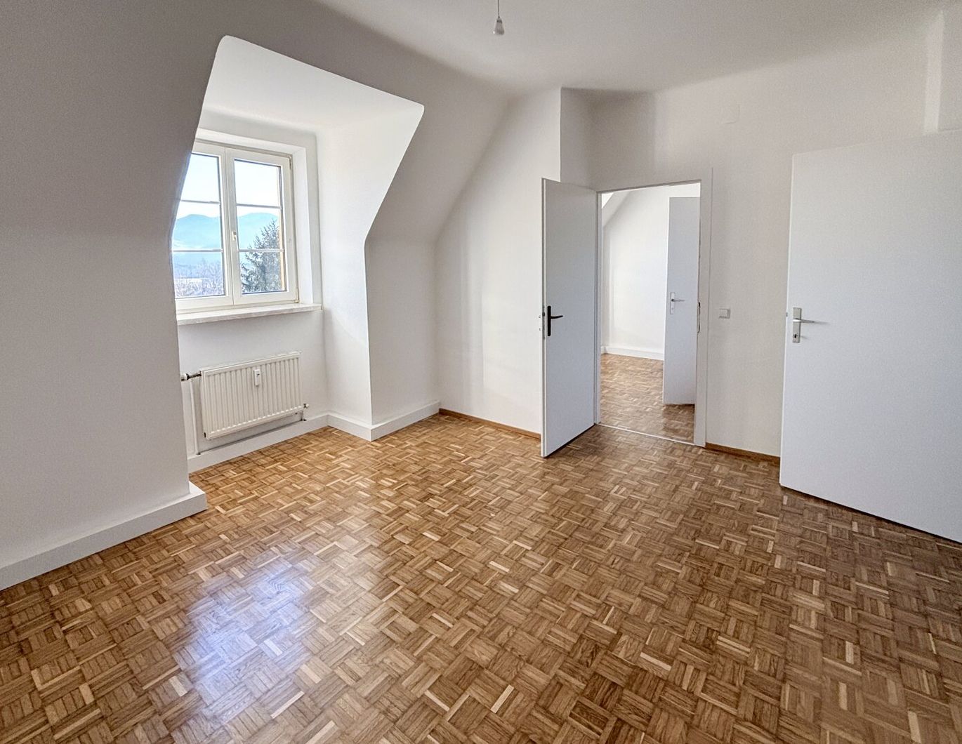 SANIERT: Dachgeschoßwohnung mit Ausblick