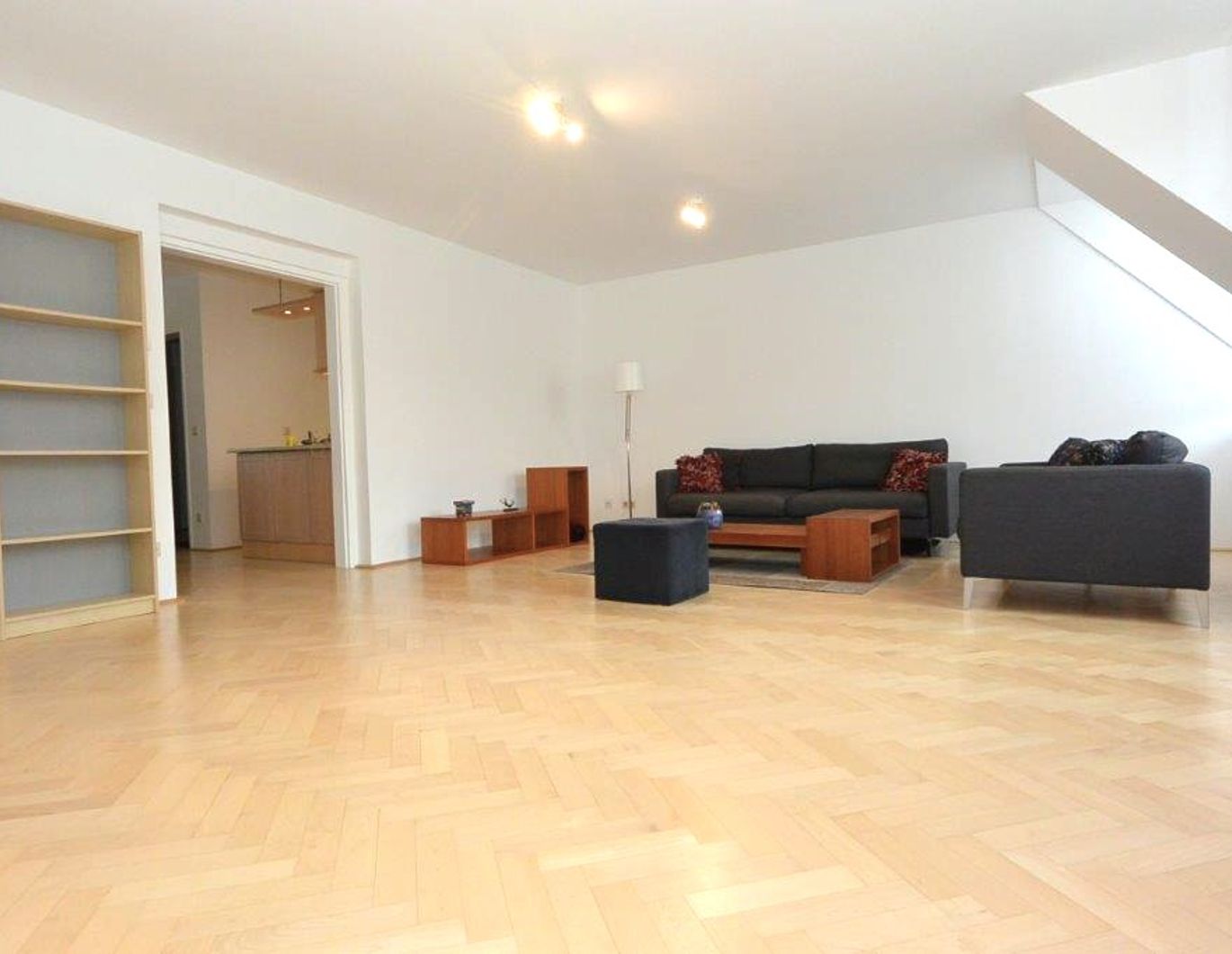Lichtdurchflutete - LOFT-artige 3 Zimmer Dachgeschoß-Maisonette inkl. Terrasse in Währing!