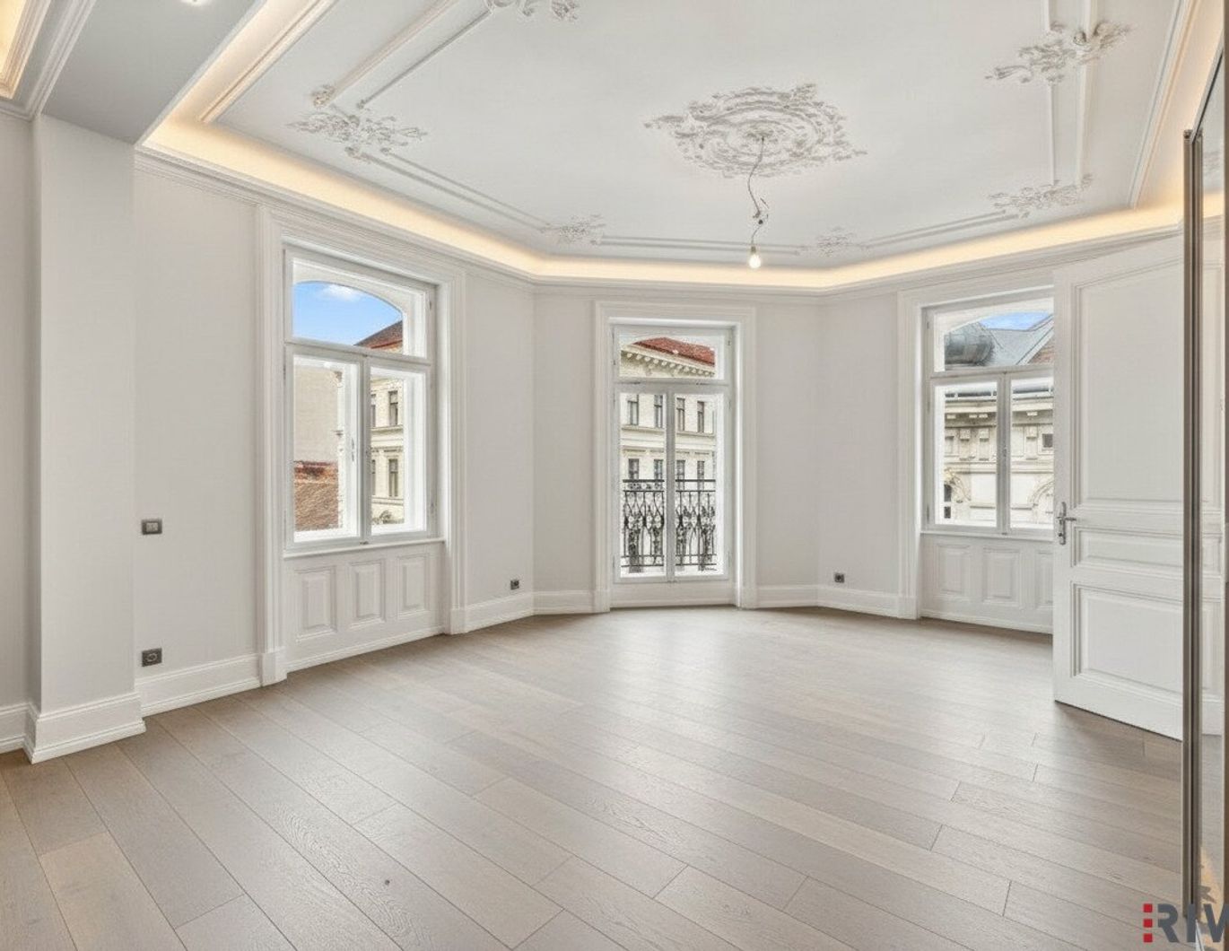 **Luxus Altbau mit 2 Freiflächen auf höchsten Niveau**4-Zimmer**3 Bäder**2 Balkone**Smart-Home**LUXUS Ausstattung**