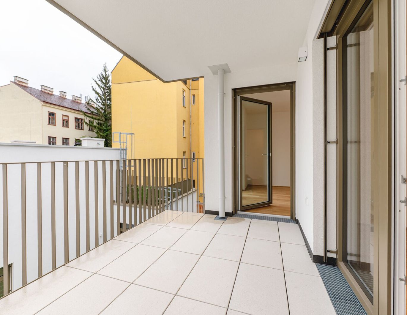 Erstbezug ab Februar 2026! 2-Zimmer-Balkonwohnung inkl. Stellplatz und Garten zu vermieten!