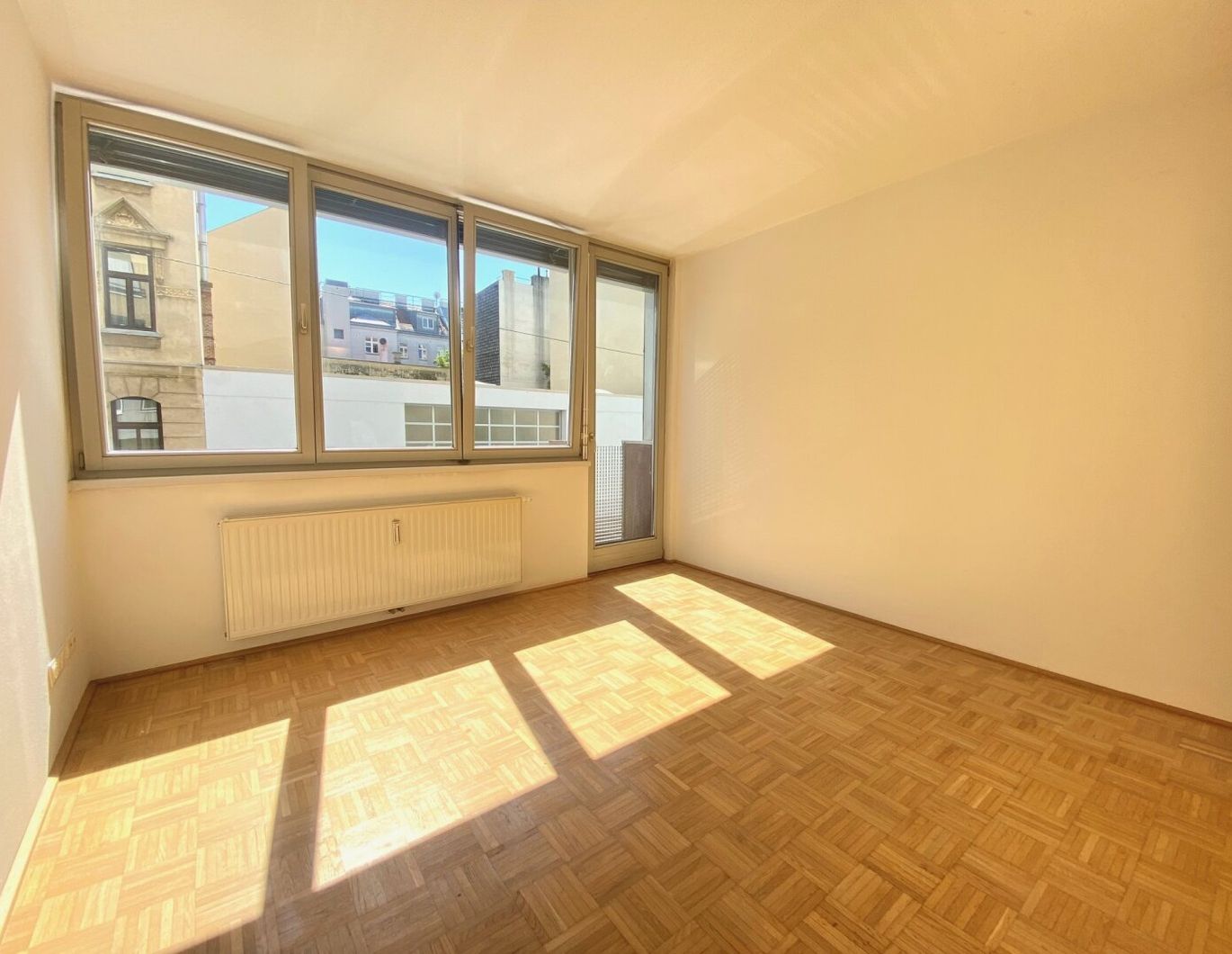 NETTE MIETER*INNEN WELCOME! PERFEKT AUFGETEILTE 2-ZIMMER-WOHNUNG NÄHE POSTSPORTZENTRUM