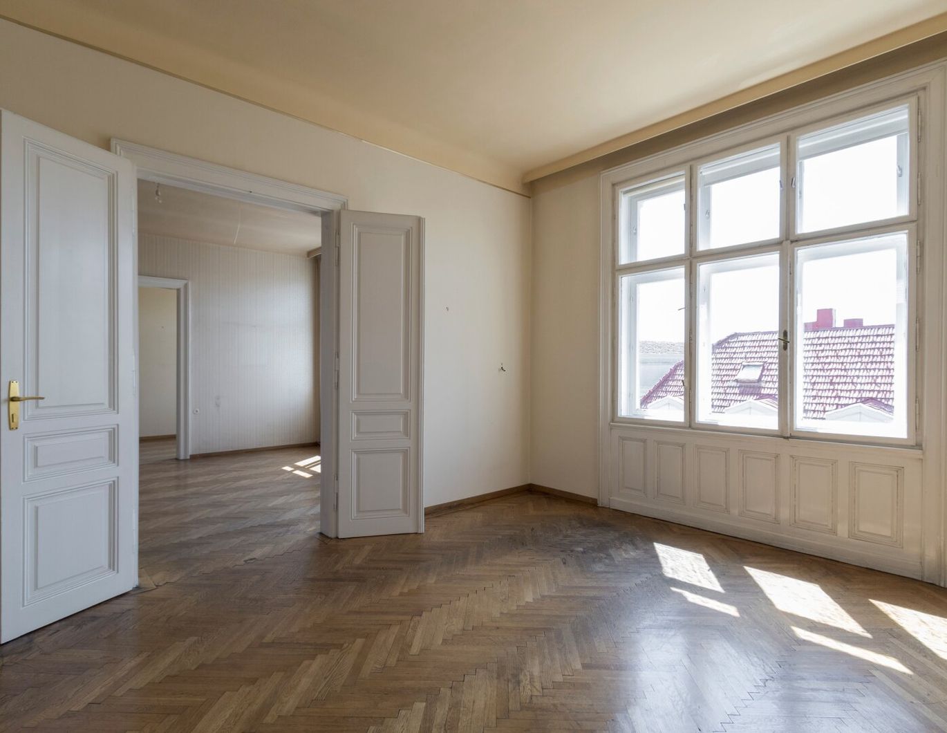 Südseitiger Altbau mit schönem Ausblick! Sanierungsbedürftige 3,5-Zimmer-Wohnung im 3. Stock