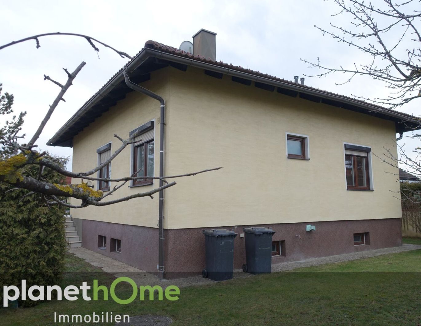 Eckgrundstück mit Familienhaus