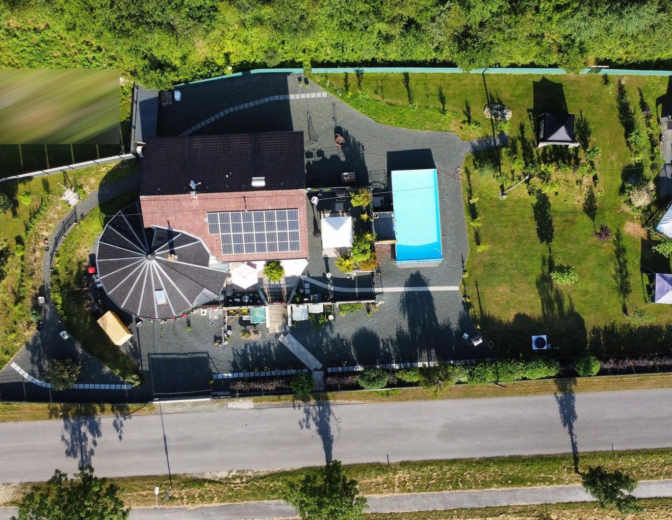 Gepflegtes Einfamilienhaus mit Photovoltaik, neue Wärmepumpe, Salzwasserpool, gr. Grundstück