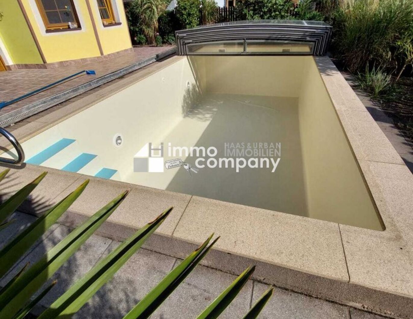 Wohlfühloase in 1220 Wien: Gepflegtes Einfamilienhaus mit Pool, Balkon, Terrasse & Carport!