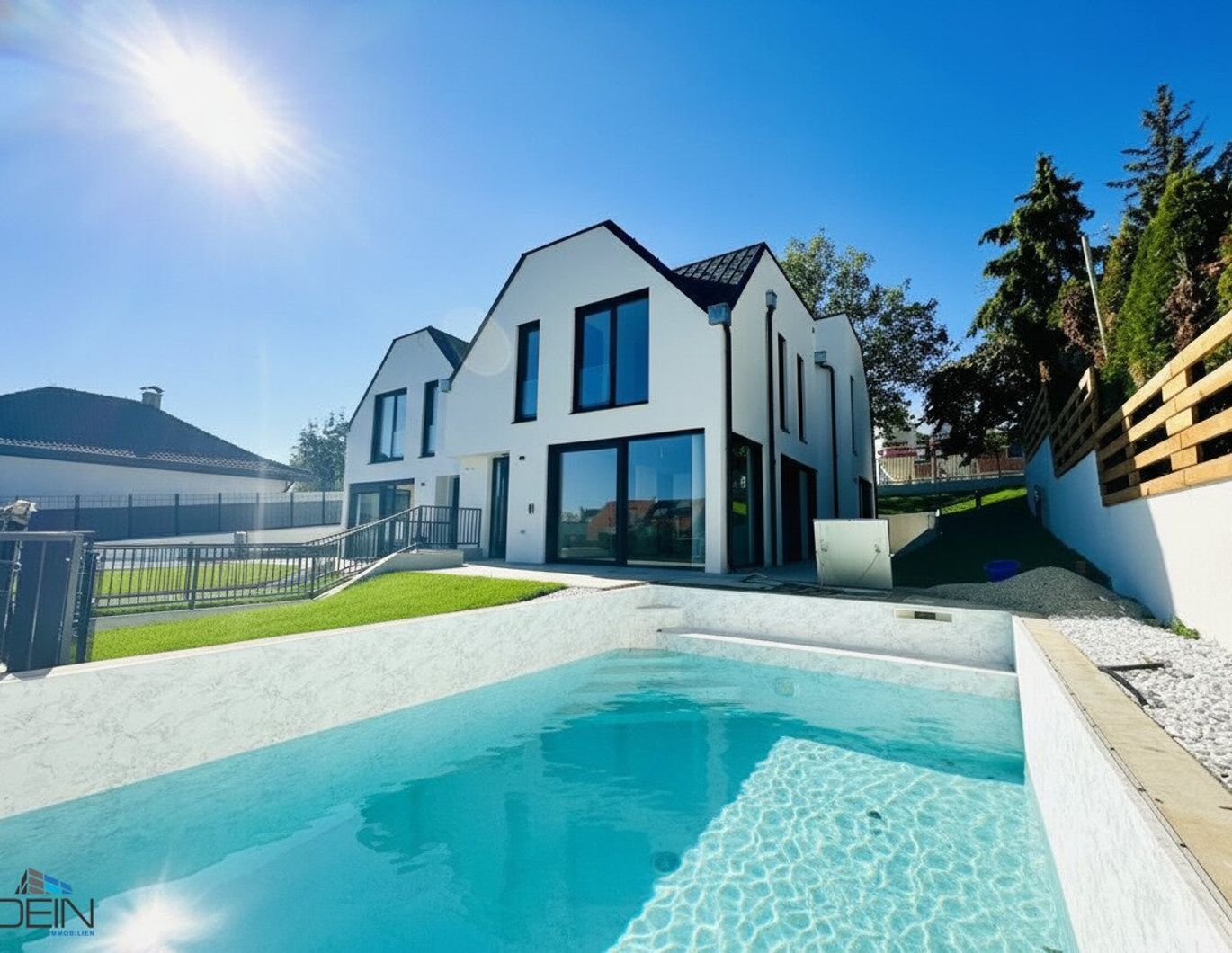 NEU! EXKLUSIVE VOLLUNTERKELLERTE 5 ZIMMER DOPPELHAUSHÄLFTE MIT SWIMMINGPOOL!