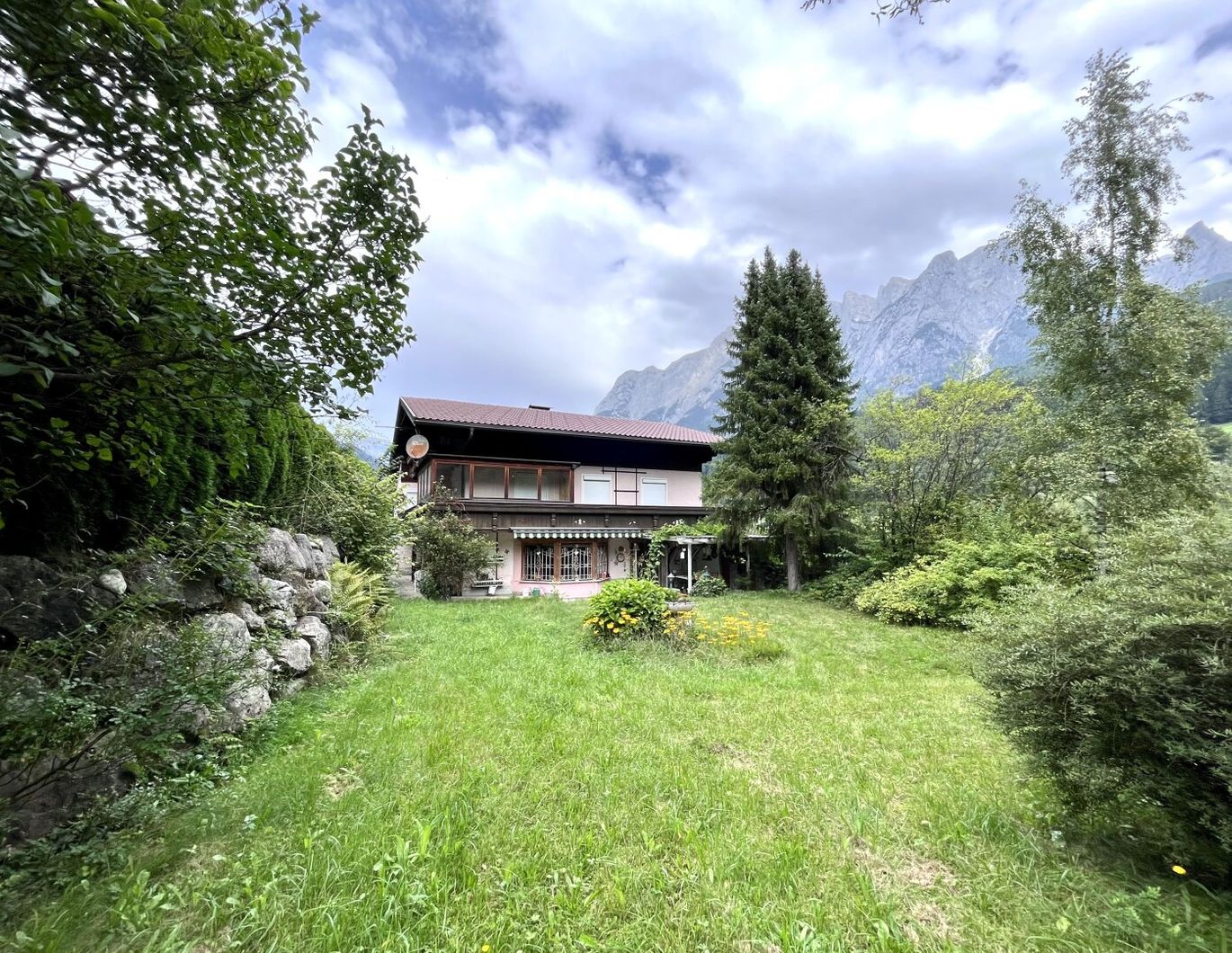 Geräumiges Haus mit Terrasse, Garten und Einliegerwohnung - ideal für Handwerker, Familien oder Anleger