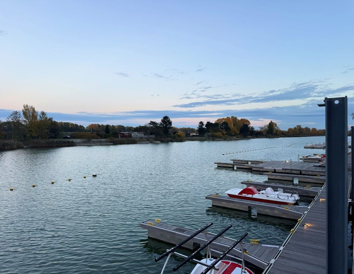 Luxuriöses Wohnen an der Donau mit privatem Badesteg, Sauna und Fitnessbereich!