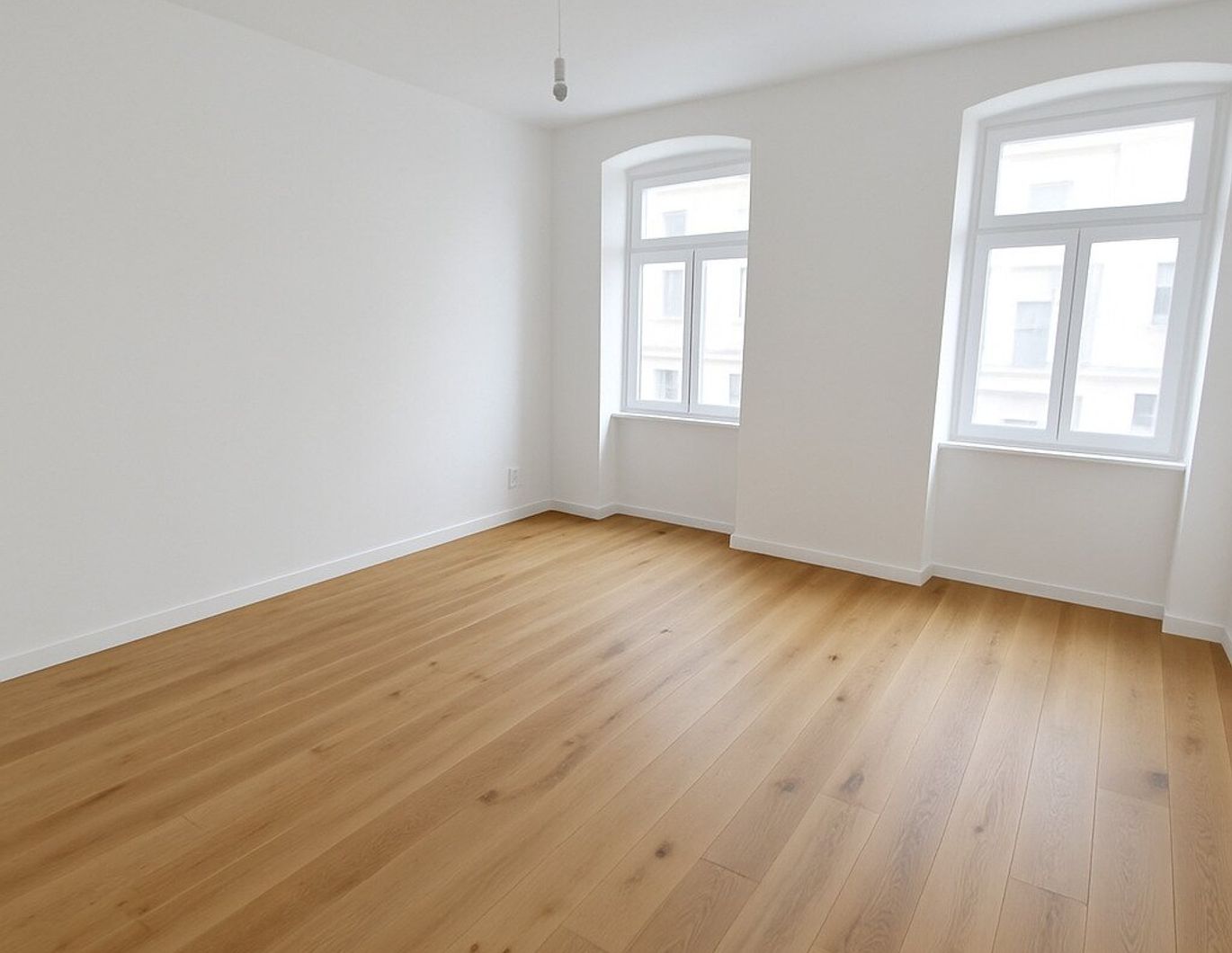 Stilvoll wohnen im sanierten Altbau - klassisch trifft moderne - Erstbezug: 2-Zimmer-Wohntraum mit Innenhofbalkon + hochwertiger Ausstattung + effizienter Luftwärmepumpe