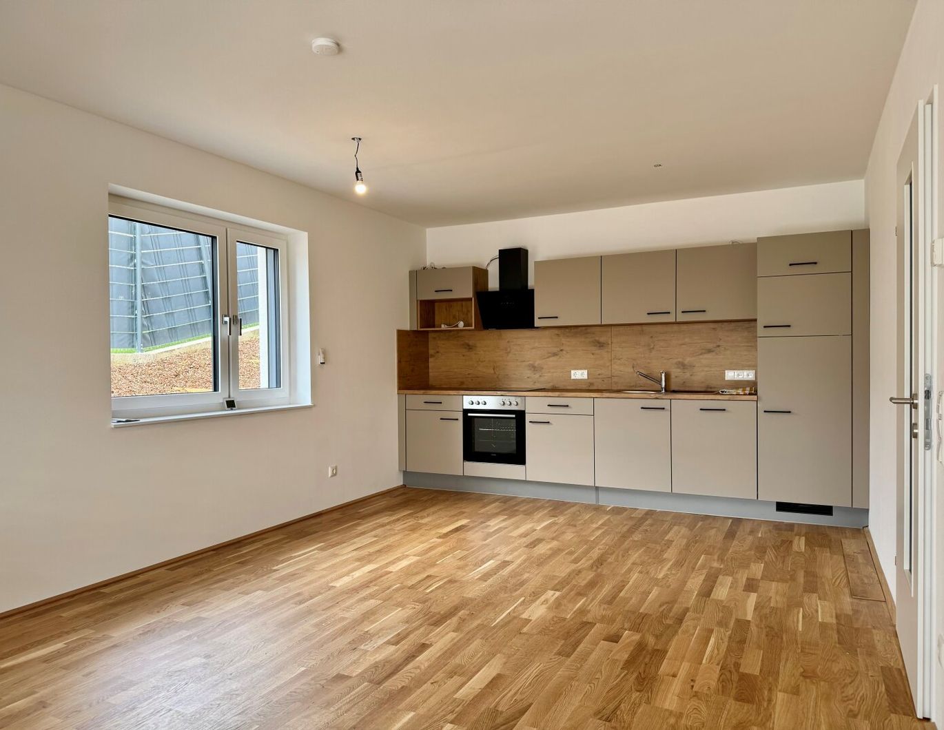 WOHNEN IM ZENTRUM VON HAGENBERG II ERSTBEZUG (01.03.2026) II INKL. EINBAUKÜCHE II GROSSZÜGIGE FREIFLÄCHEN