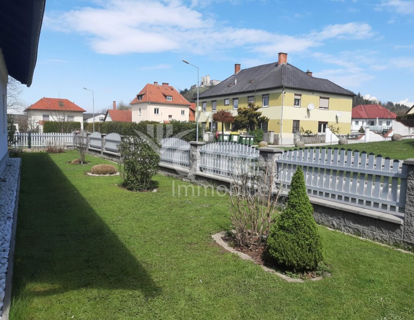 Gepflegtes Wohnhaus mit zwei getrennten Wohneinheiten