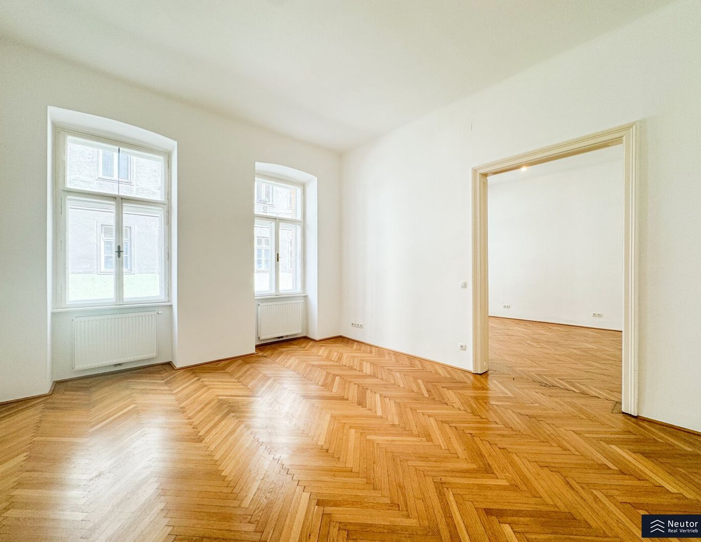 AUSGEZEICHNETE LAGE NÄHE MARIAHILFER STRASSE - DURCHDACHTE RAUMAUFTEILUNG - ALTBAUCHARME AUF 2 ZIMMERN MIT SEPARATER KÜCHE