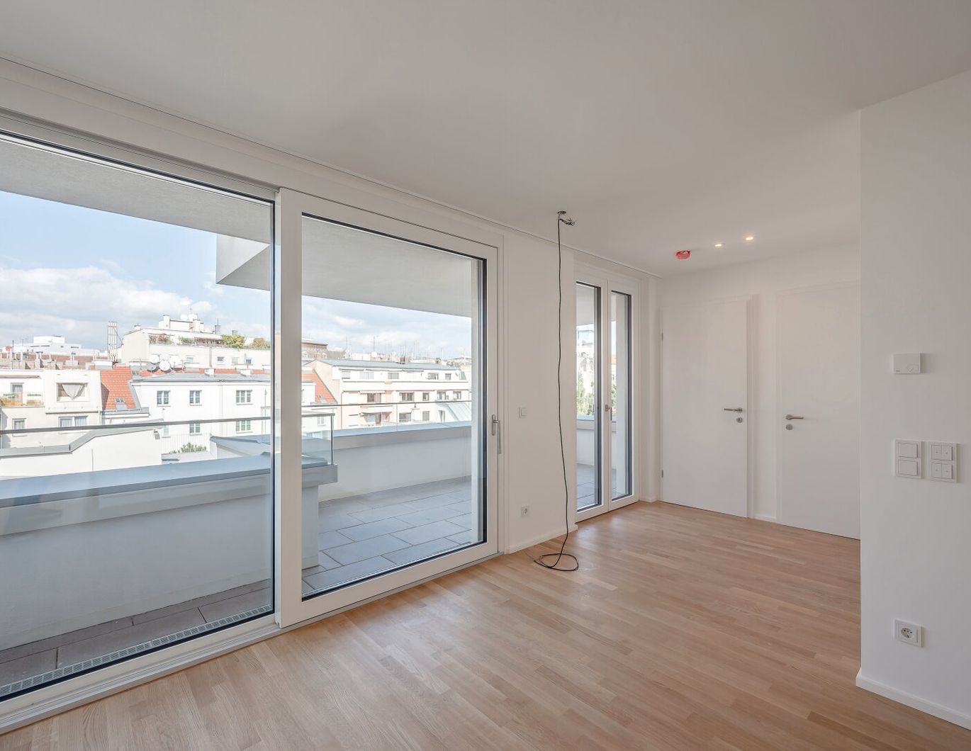++MOLLARD 50++ Stylish 3-room Apartment in Prime City Location (1/25)