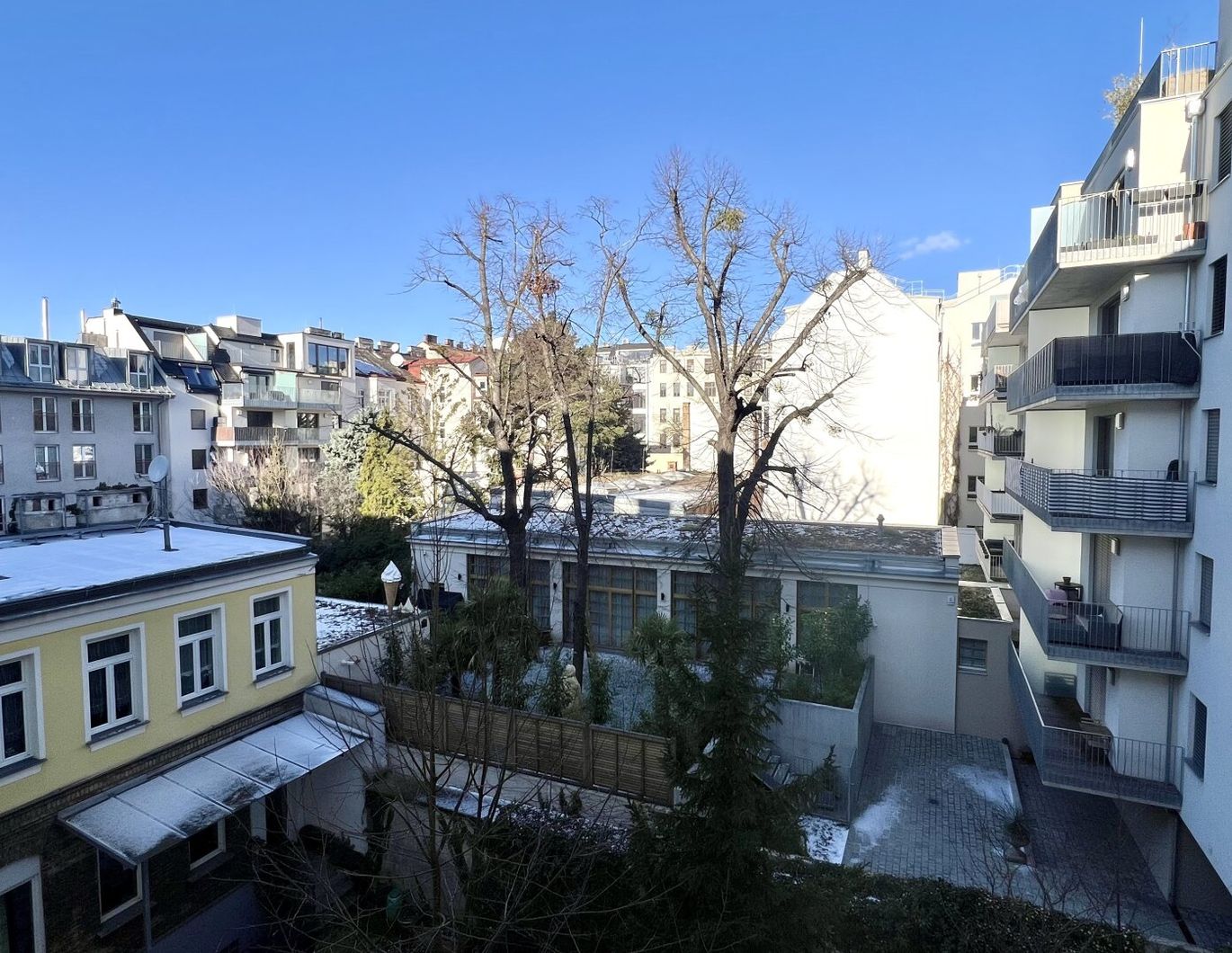 Schöne Altbauwohnung mit tollem Ausblick!