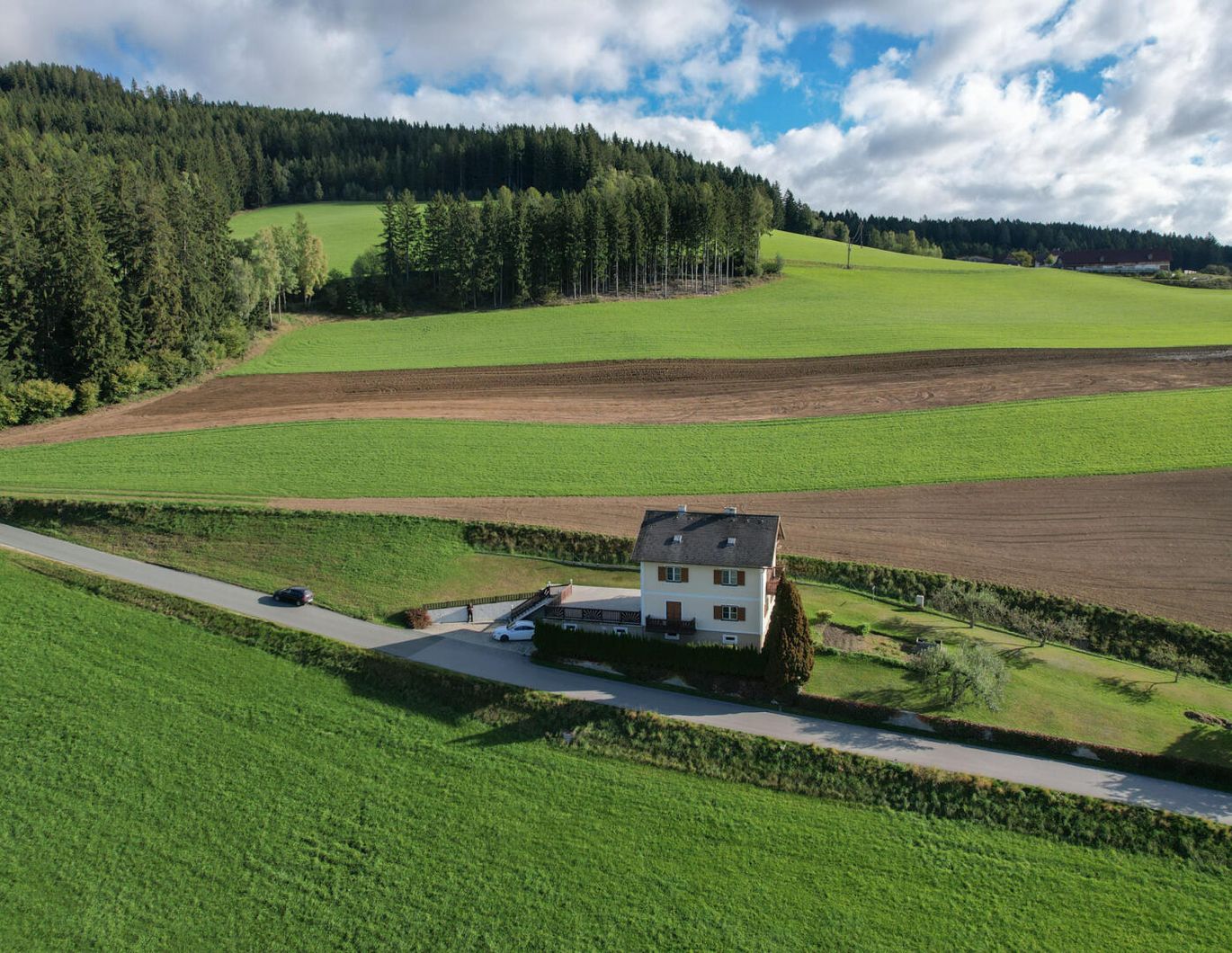 Großzügiges Wohnhaus in herrlicher Alleinlage - ein Paradies für Naturliebhaber!