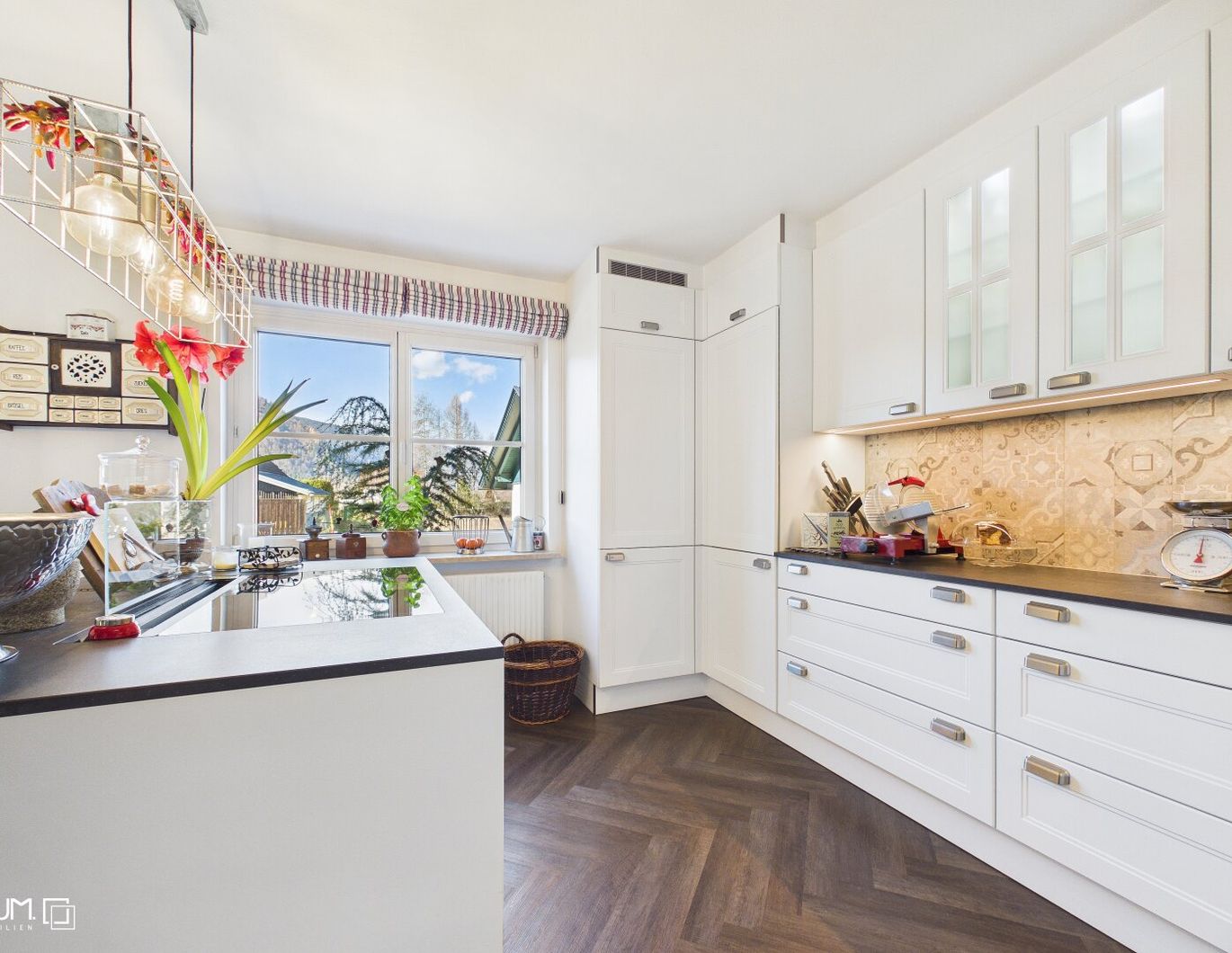 Stilvolles Mehrfamilienhaus mit separater Wohneinheit & zusätzlicher Bauparzelle