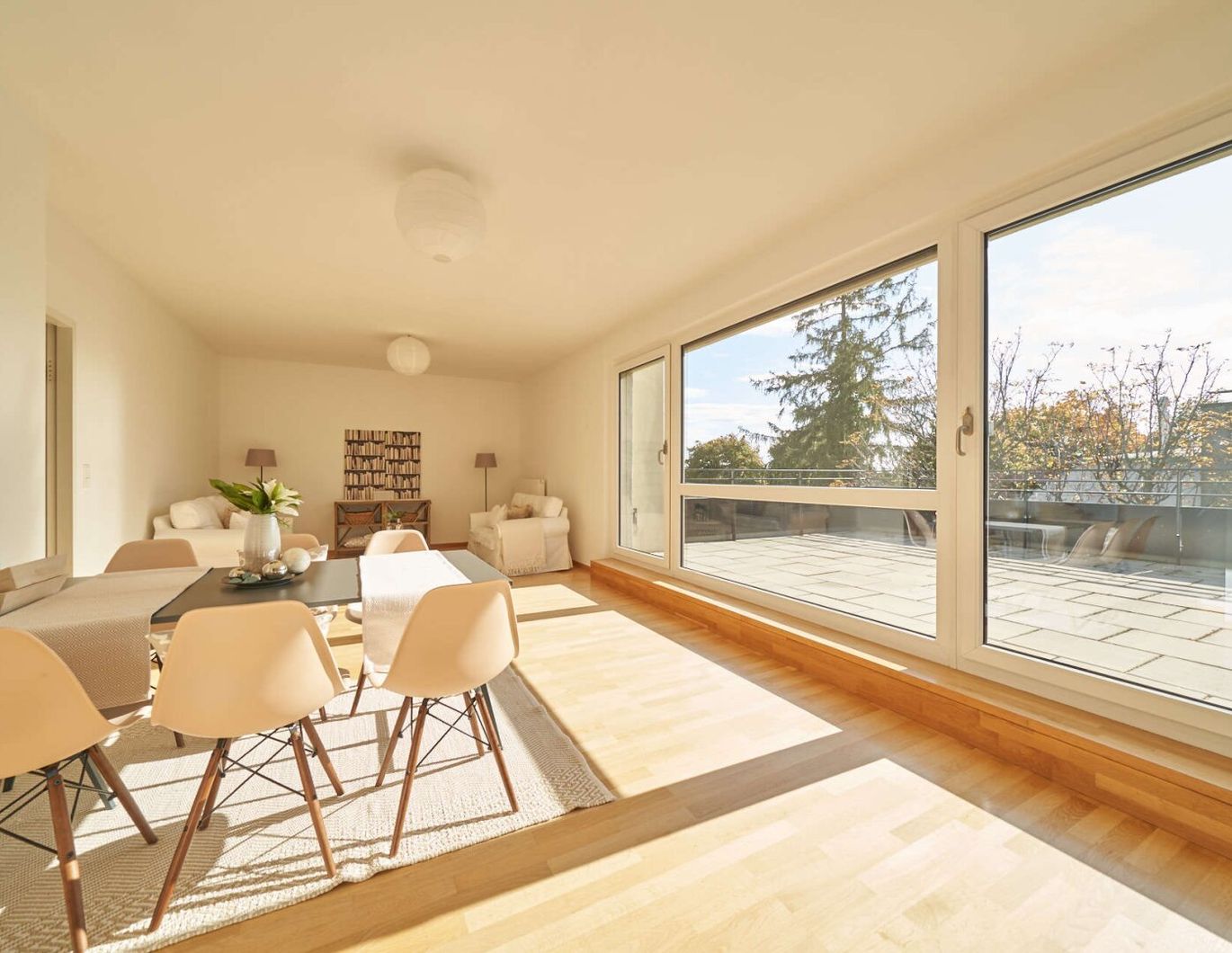 Maisonette mit 3 Terrassen und Blick auf die Grinzinger Weinberge (UNMÖBLIERT / UNFURNISHED!)