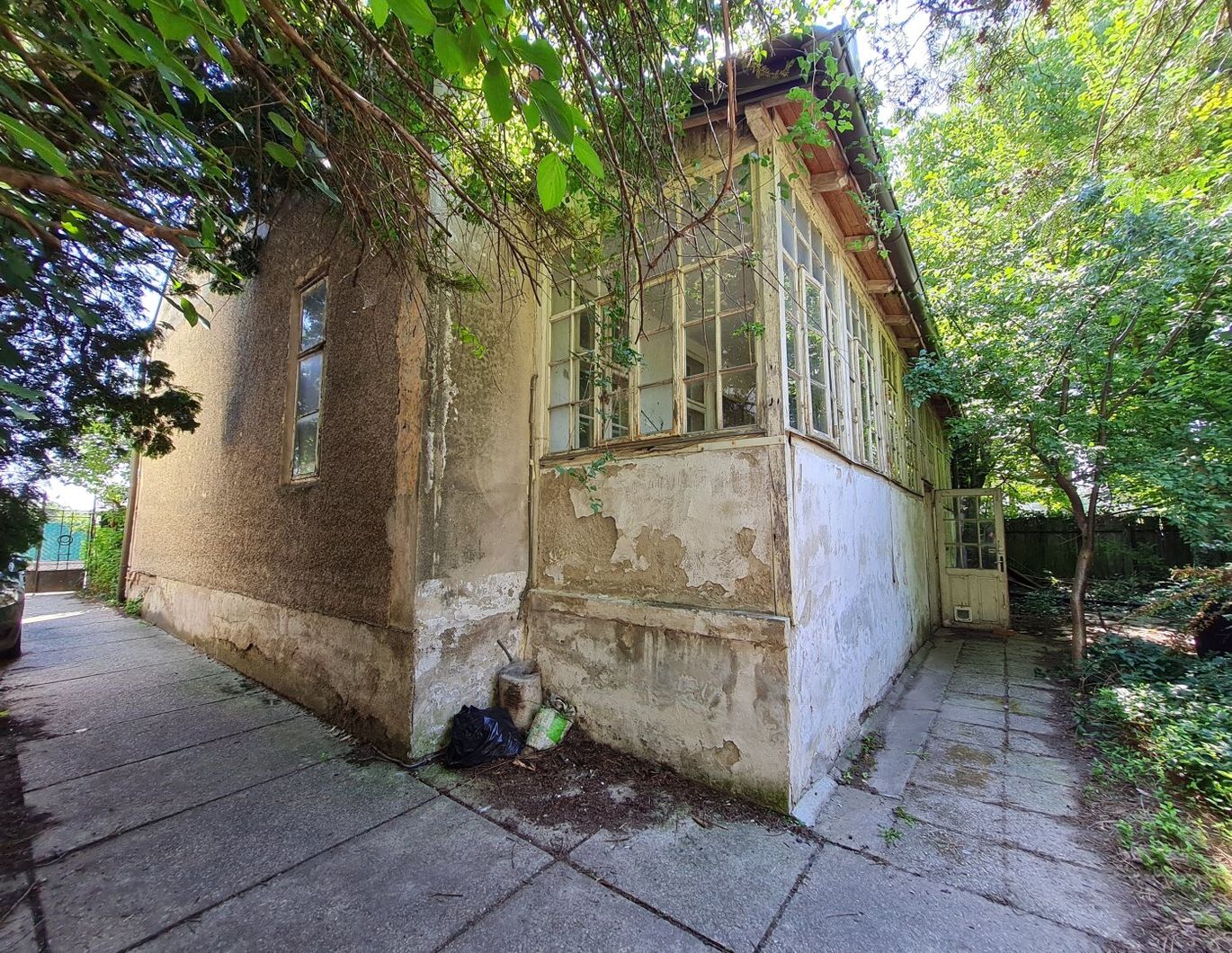 RENOVIERUNGSBEDÜRFTIGES JAHRHUNDERTWENDEHAUS!!