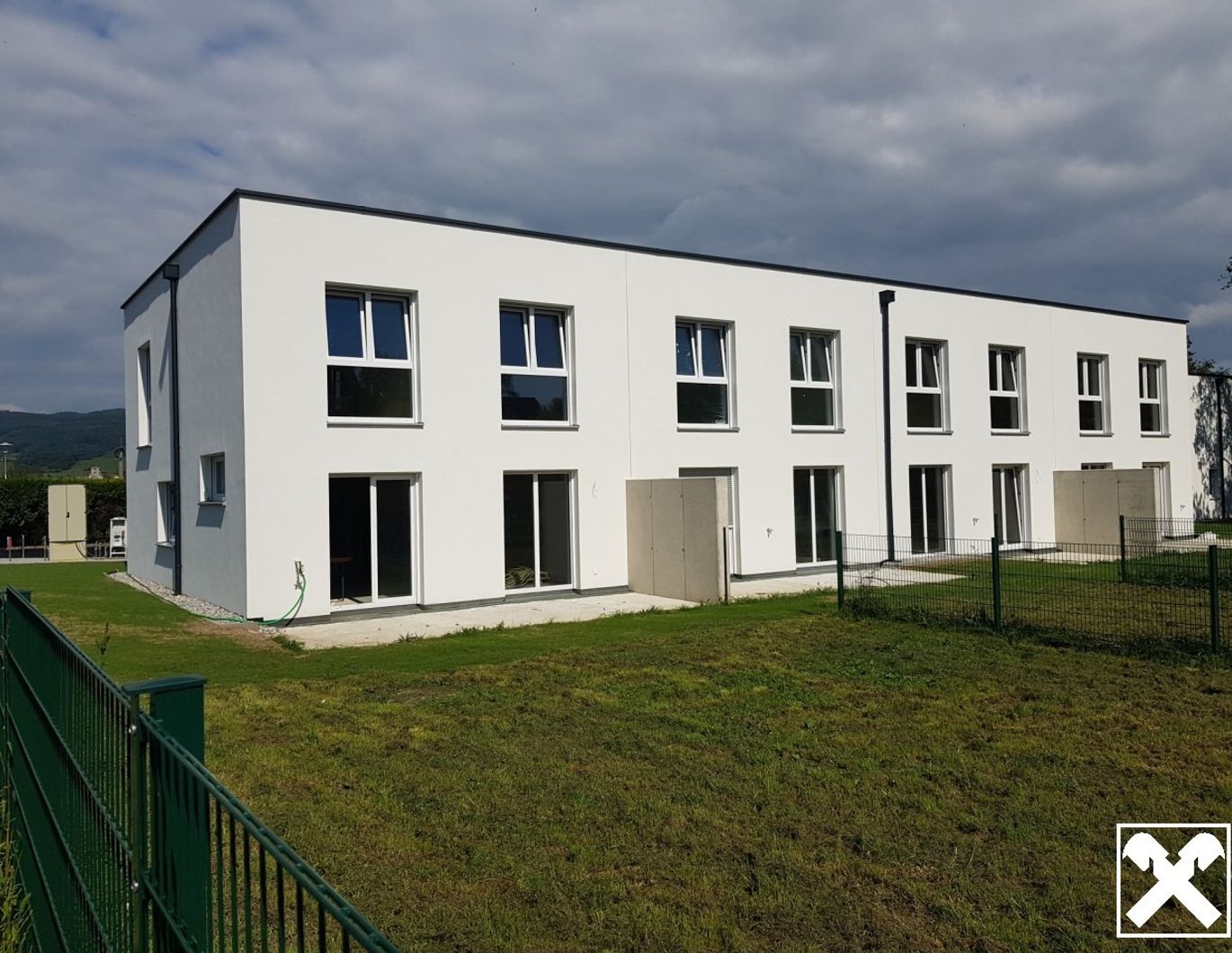 MODERN, MASSIV UND HOCHWERTIG VOM BAUMEISTER