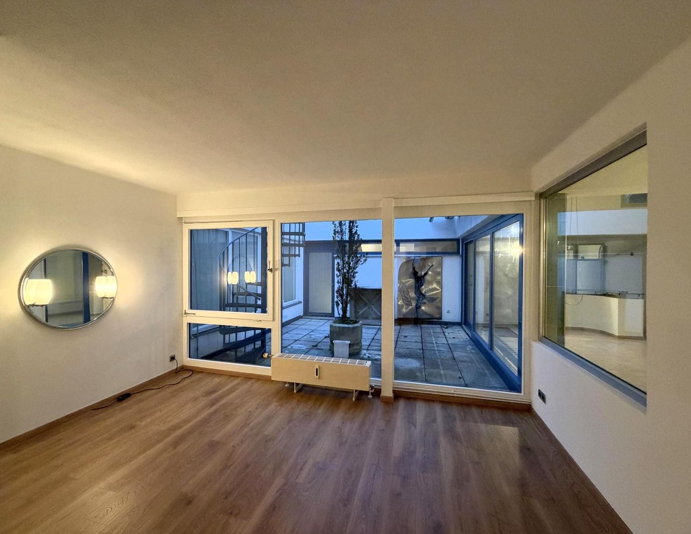 Ansprechendes Atelier, Loft, Dachterrasse inkl. PP im Neunzehnten // Attractive Studio, loft, roof terrace incl. parking in the nineteenth //