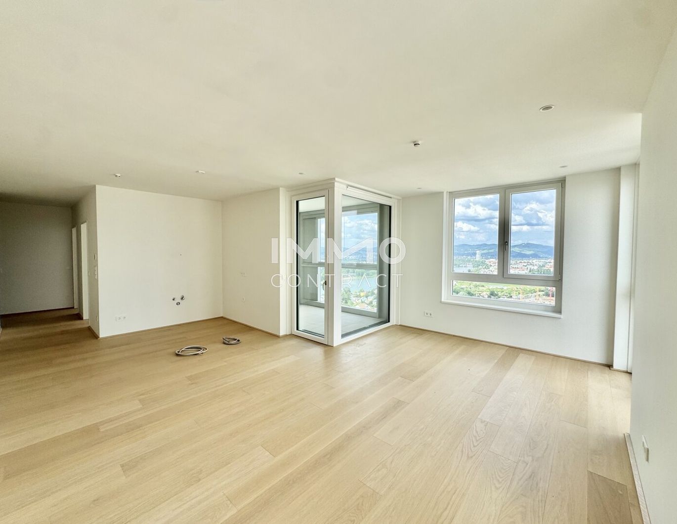 Stadtleben mit Weitblick und Pool: 3 Zimmer Hochhauswohnung zum Verlieben. Provisionsfrei und Erstbezug - U1 Kagran