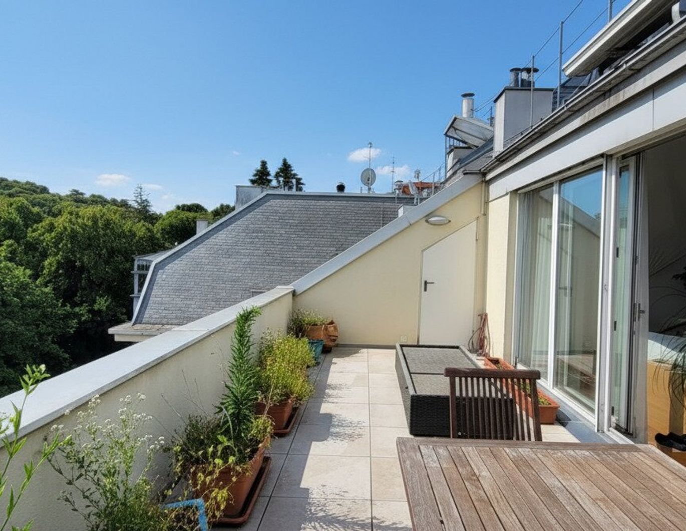 LUXURY MAISONETTE WITH TIGER GARDEN VIEW AND 2 GARAGE SPACES