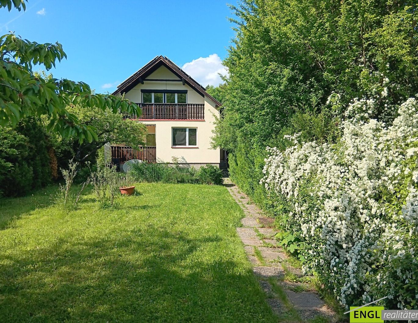 Gepflegtes Einfamilienhaus mit großem Garten, Carport, inkl. Luft-/Wasserwärmepumpe, Photovoltaik und Solarenergie