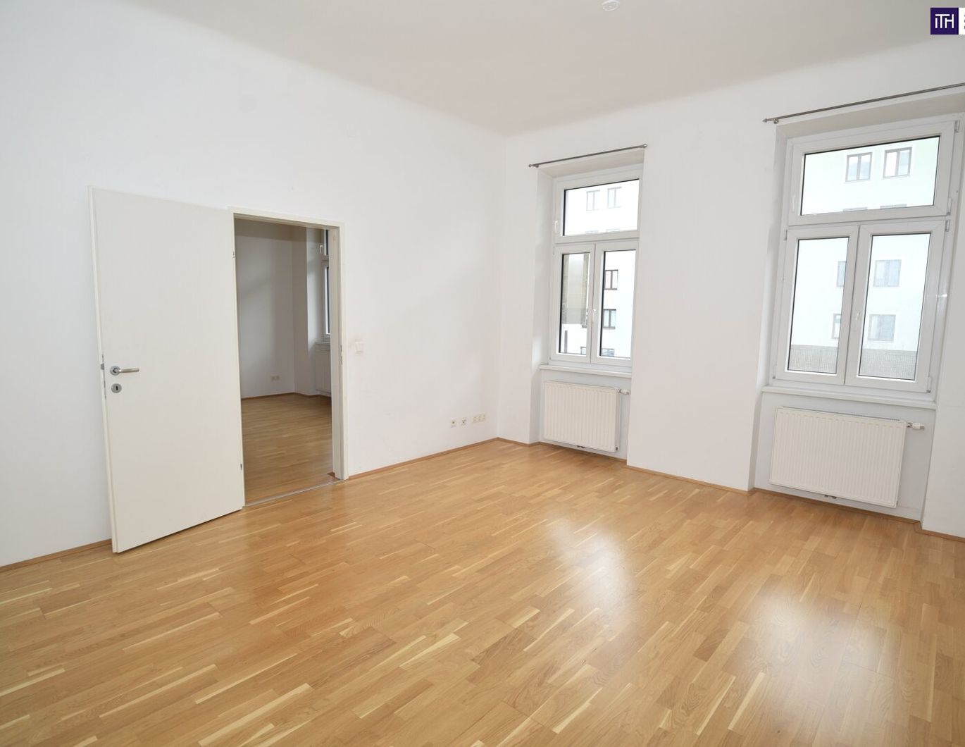 Super helle 2,5-Zimmer-Wohnung mit zwei Balkonen und cooler Lage! Gebraucht aber gut!