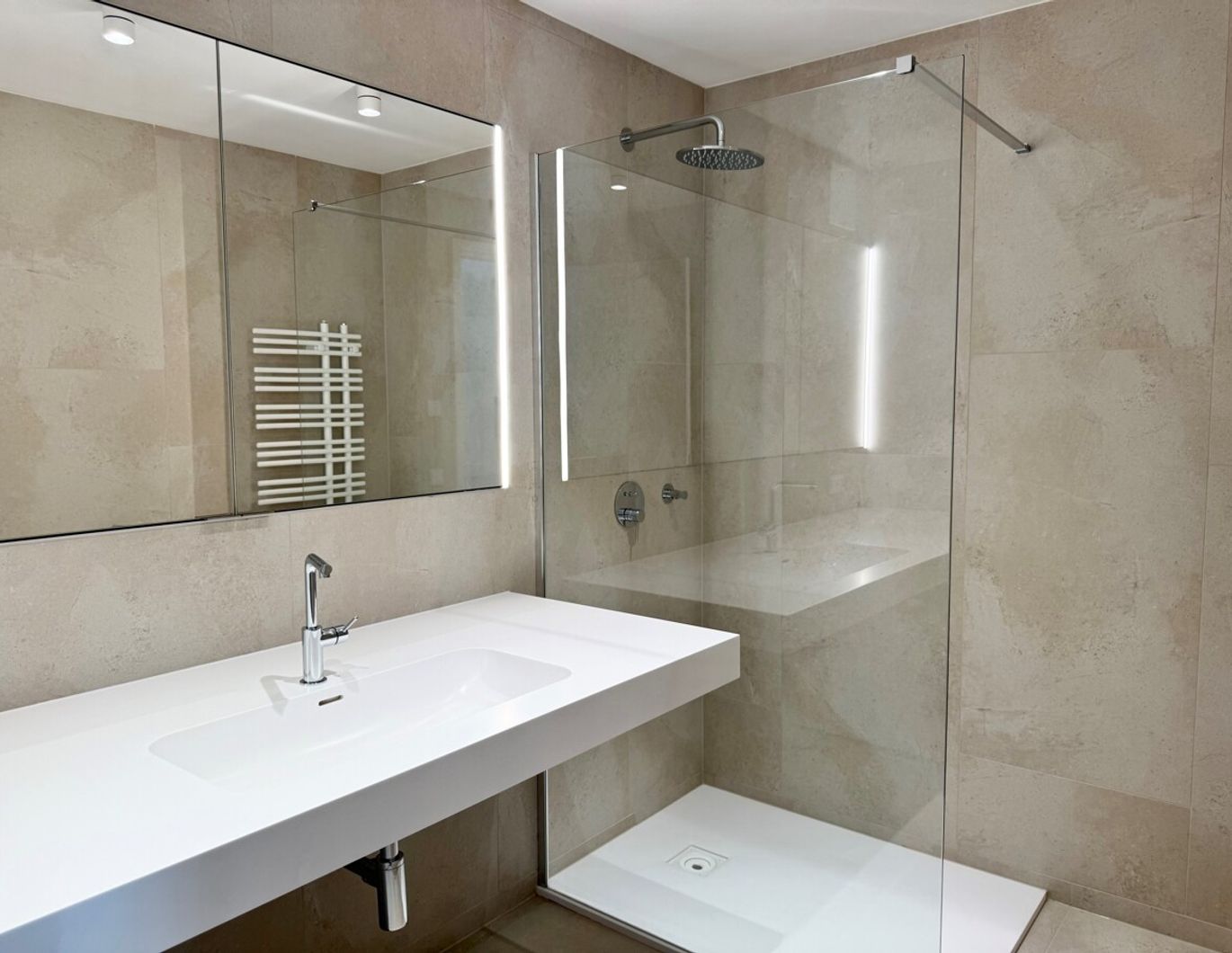 Directly at the main train station: Commission-free + Completion in October