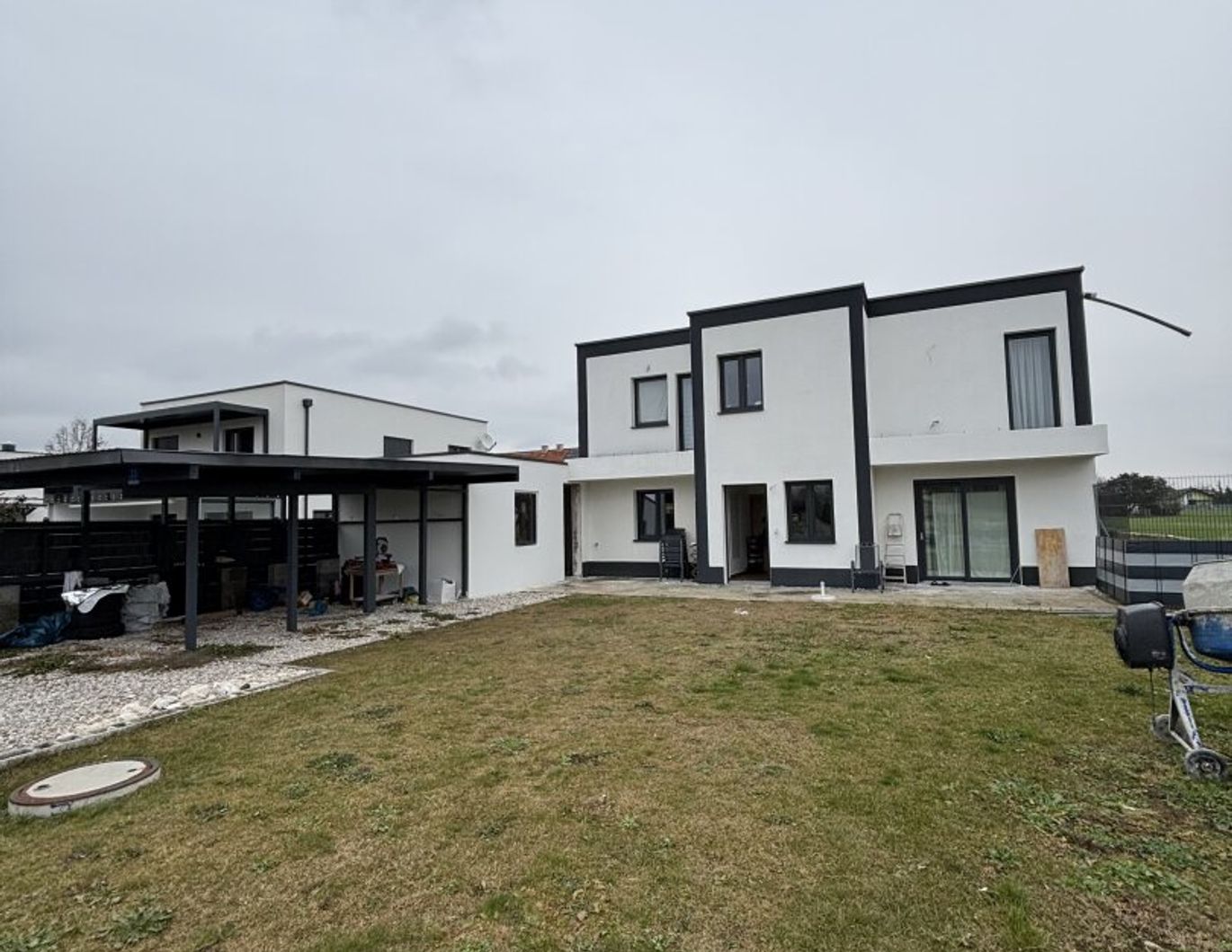 Modernes Zweifamilienhaus in Wels/ Unterhart