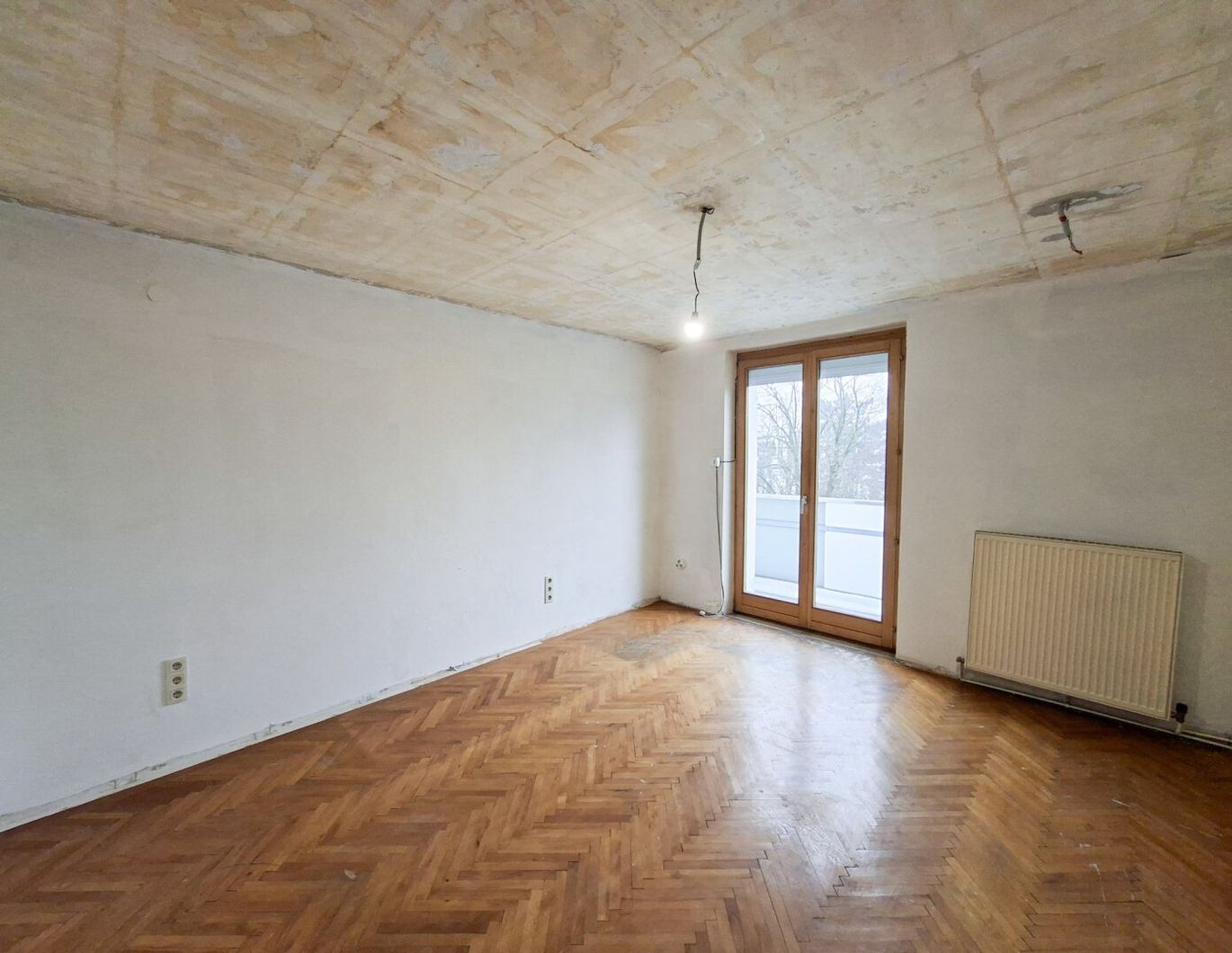 PROVISIONSFREI VOM EIGENTÜMER! TOLLE UNSANIERTE 2-ZIMMER WOHNUNG MIT BALKON BEIM BAHNHOF HÜTTELDORF!