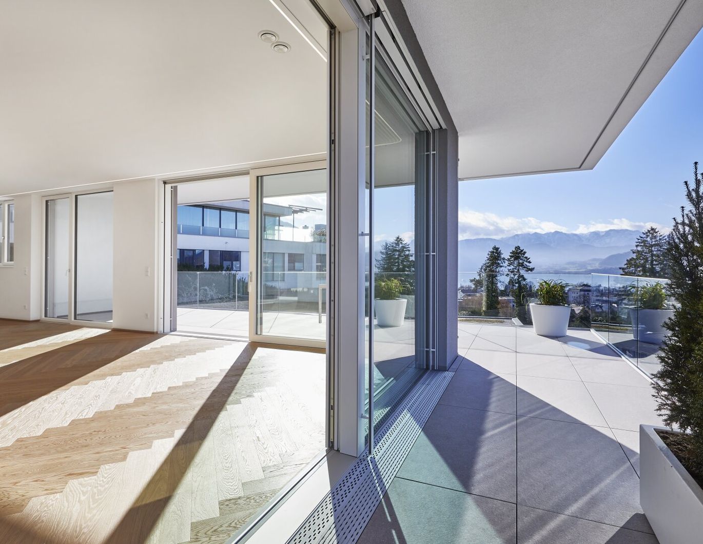 VISTA IMPERIALE - Luxus-Penthouse mit Privatgarten und unvergleichlichem Seeblick in Gmundner Toplage !!!