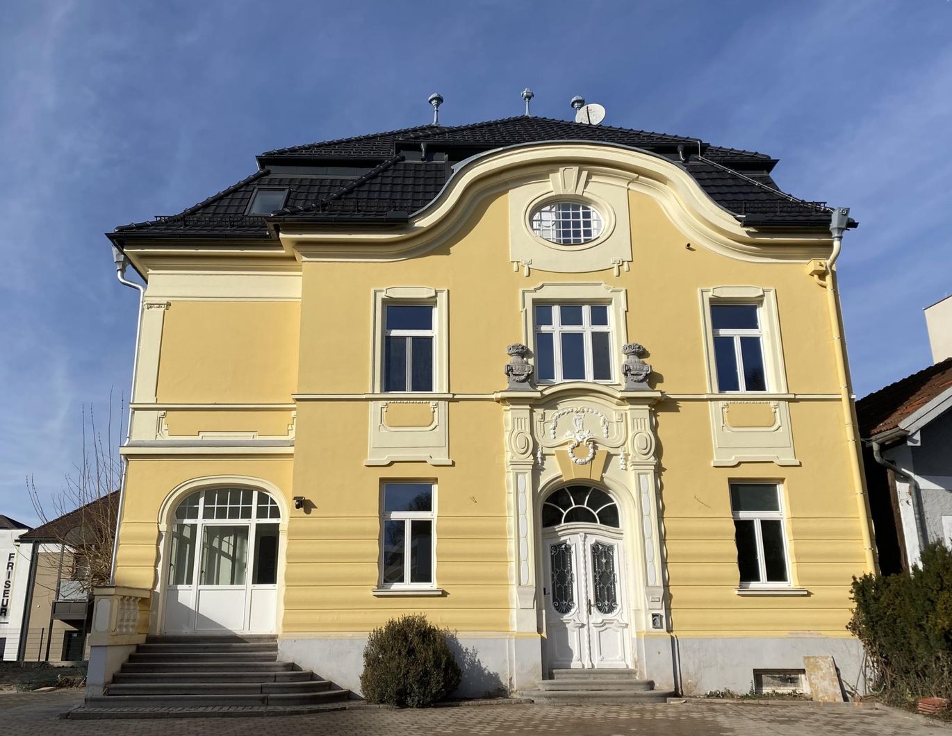 Wohn- und Geschäftsflächen im Stadtzentrum mit Lift und Parkmöglichkeiten