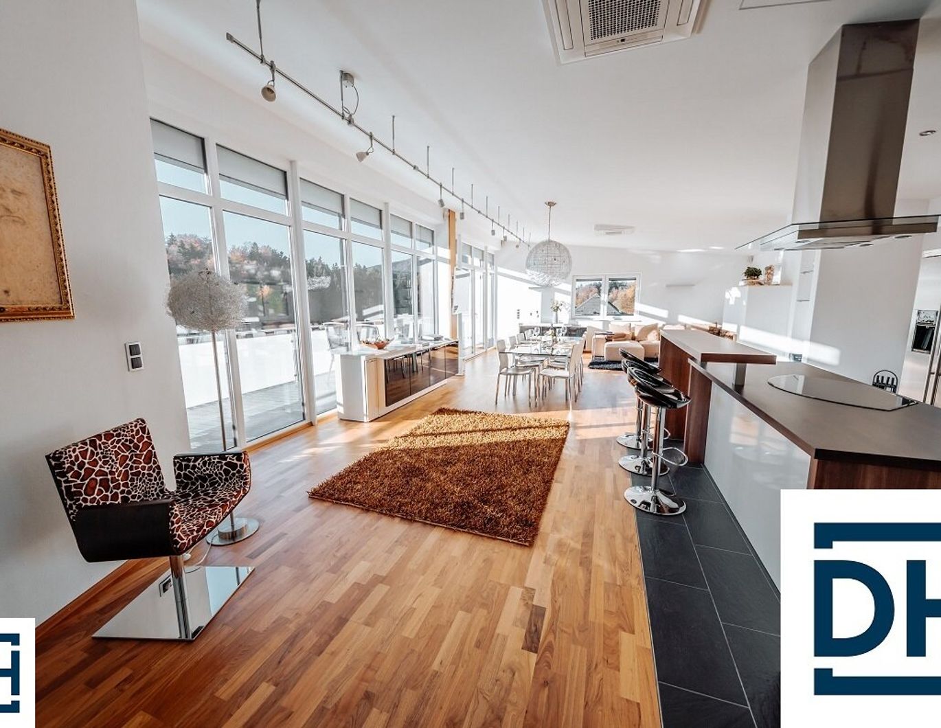 Exklusives Penthouse hochwertig möbliert inkl. sonniger Panoramaterrasse und Homeofficebereich