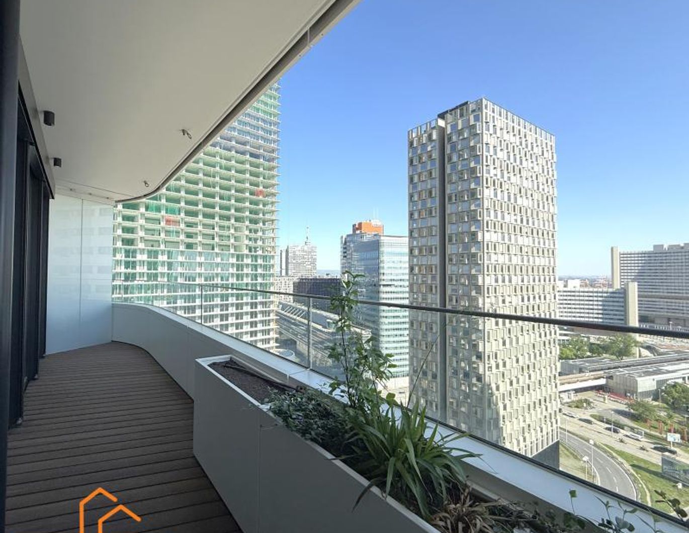 EXKLUSIVES WOHNEN IN DEN DANUBE FLATS: 2-ZIMMER MIT PANORAMA | POOL & FITNESS