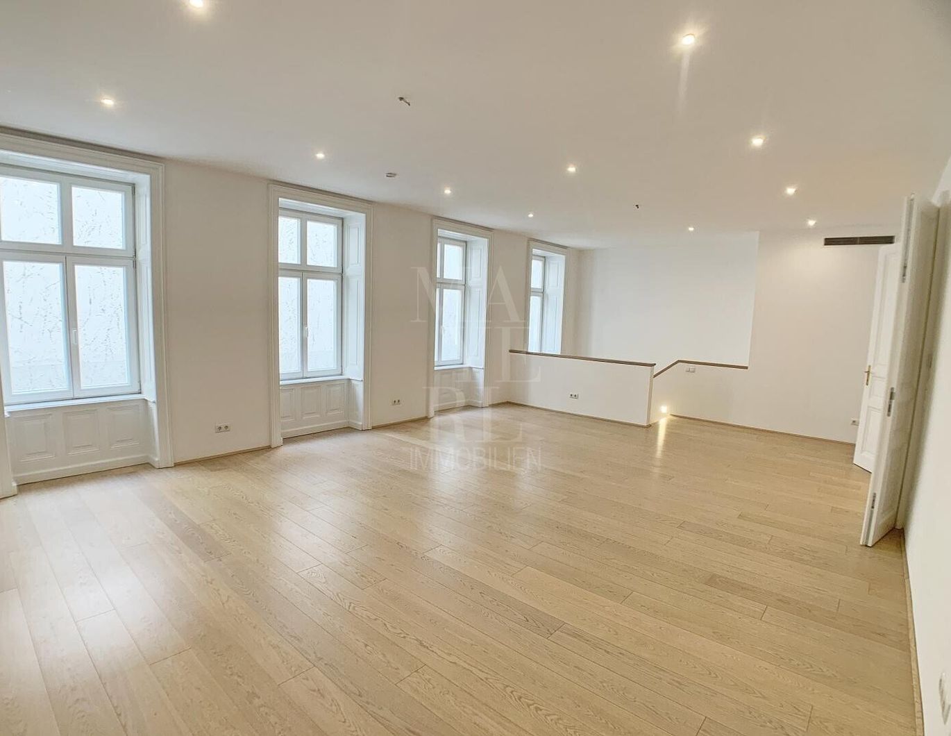 Luxus-Altbauwohnung mit Hofgarten im Botschaftsviertel